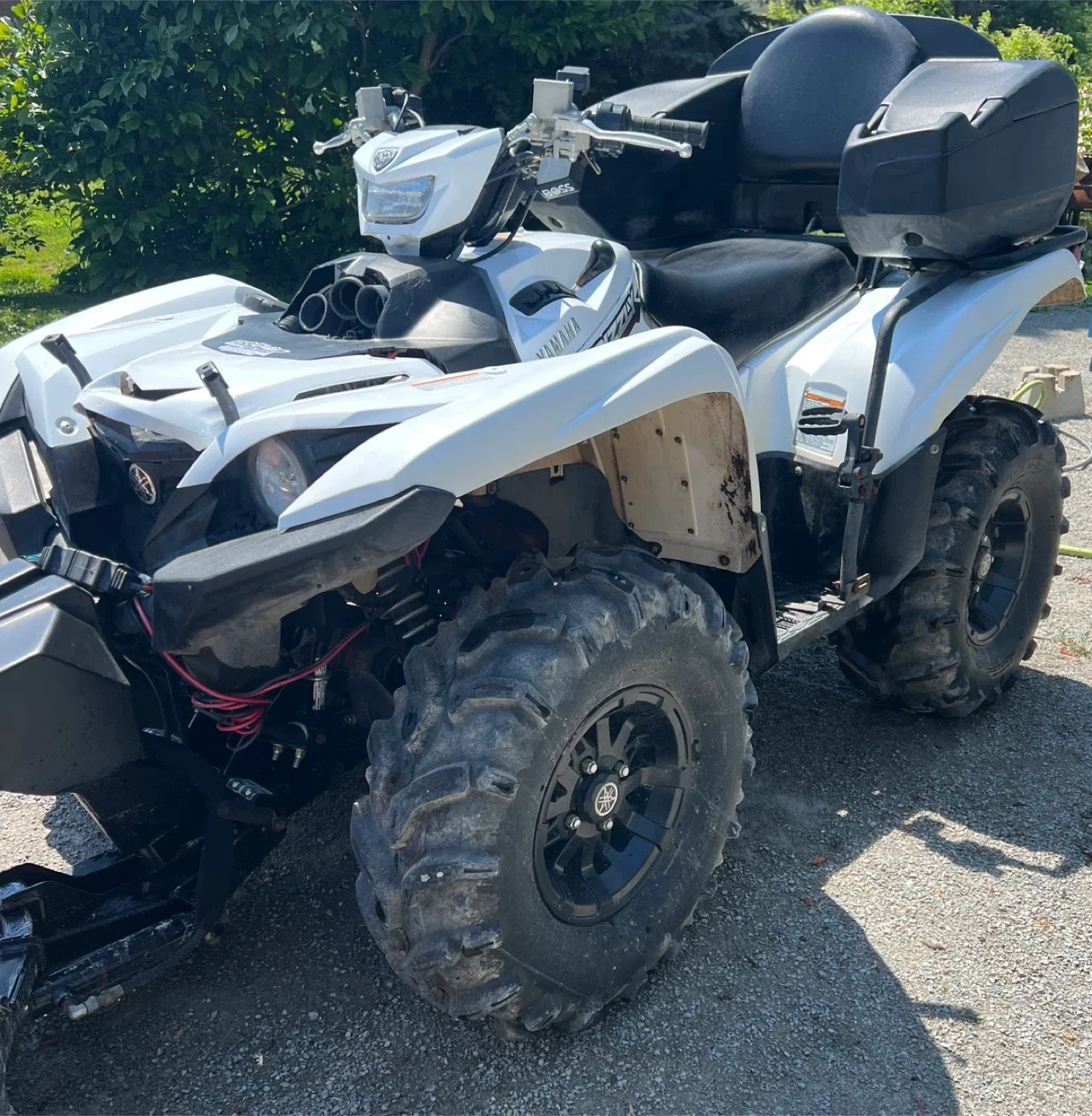 Yamaha Grizzly 700 2017 with Boss Hydraulic Plow image indicator(2)