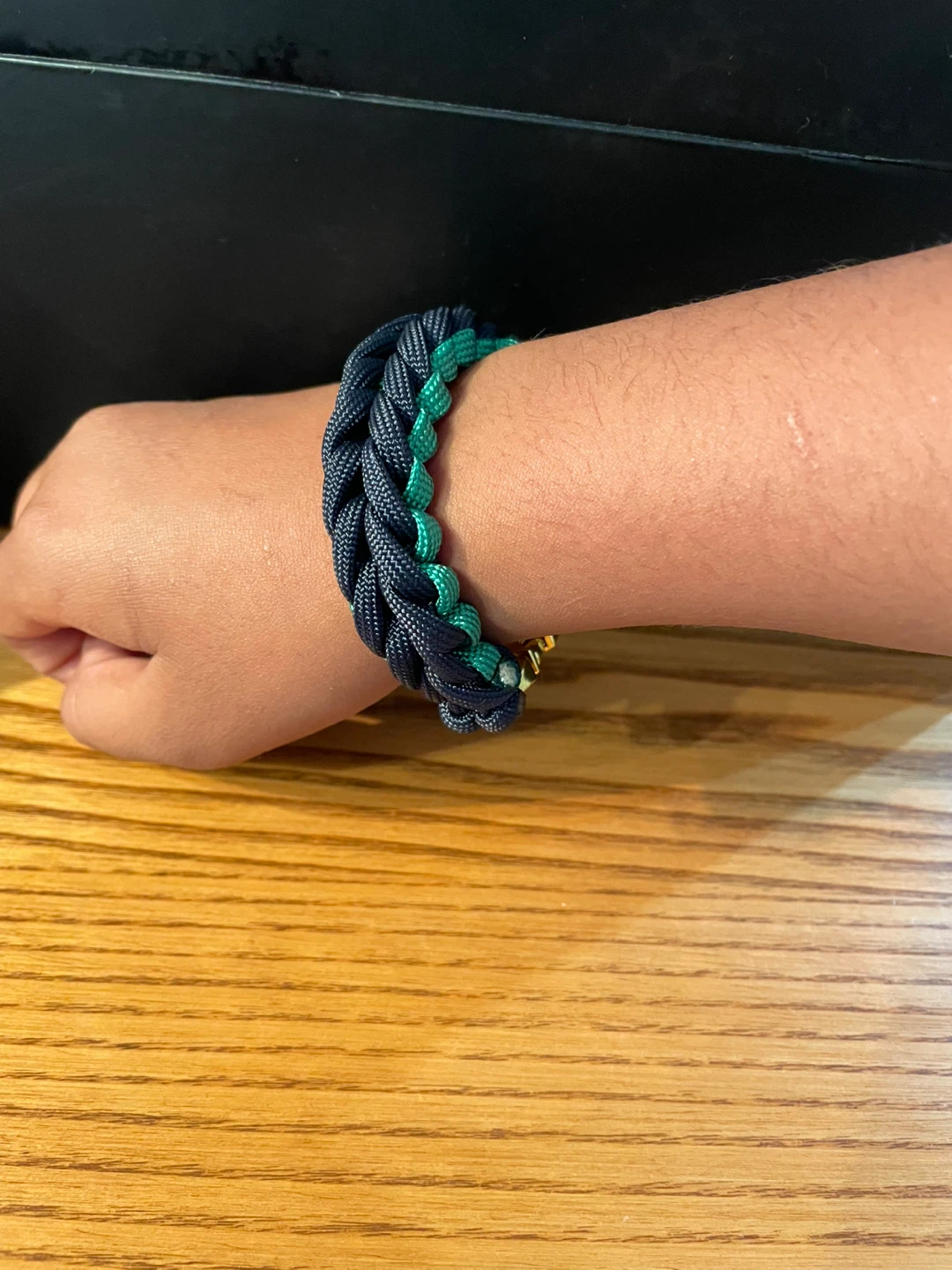 - Handmade Unisex Braided Paracord Bracelet Black & Green