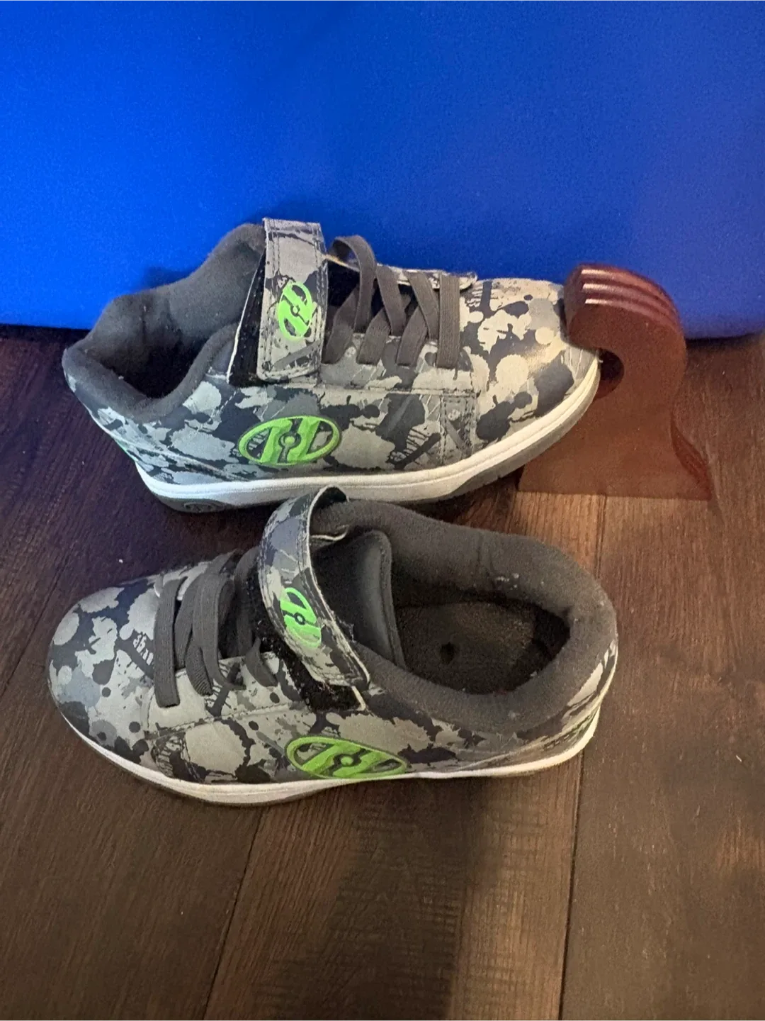 Heelys Skate Shoes, youth size 2: Grey Camo