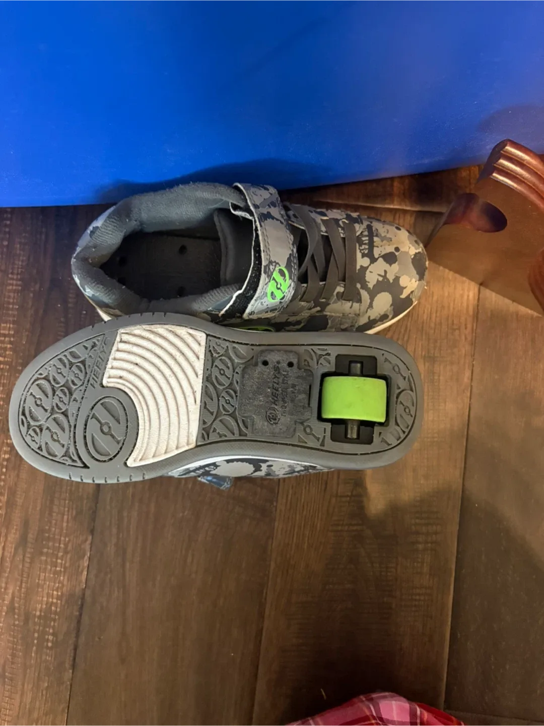 Heelys Skate Shoes, youth size 2: Grey Camo image indicator(2)
