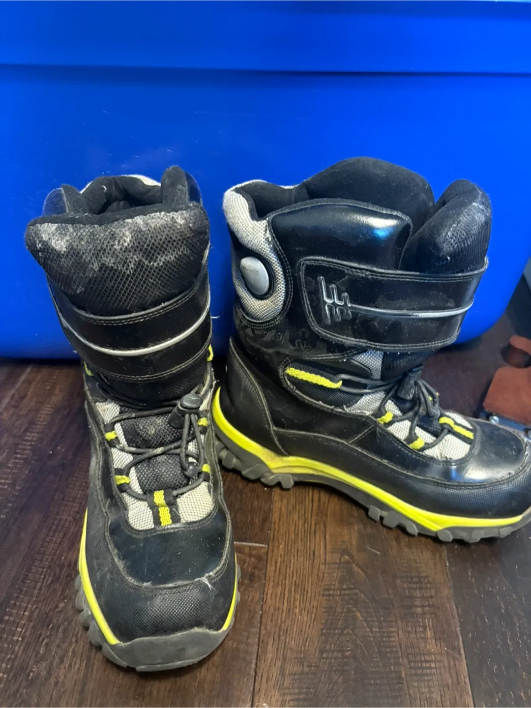 Cougar Black & Yellow Winter Boots - Size 4 image indicator(2)