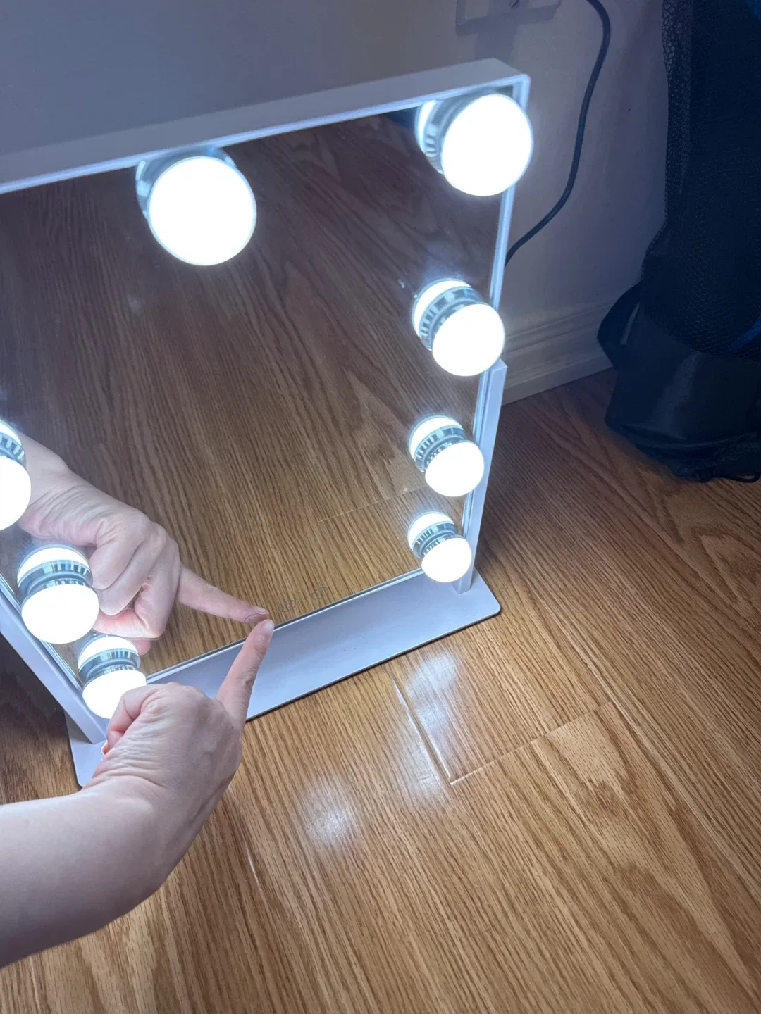 Vanity Mirror with Lights image indicator(2)