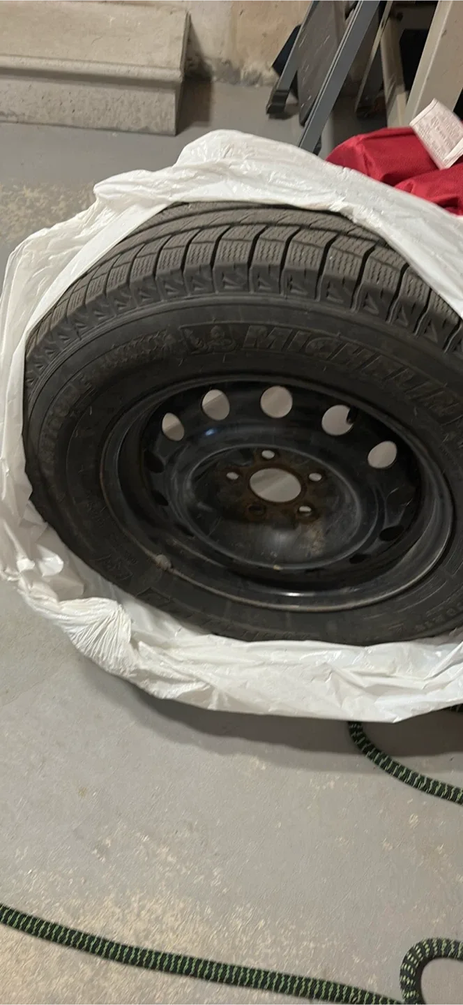 Michelin Winter Tire- 4 tires with rims-215/70/R16 image indicator(4)