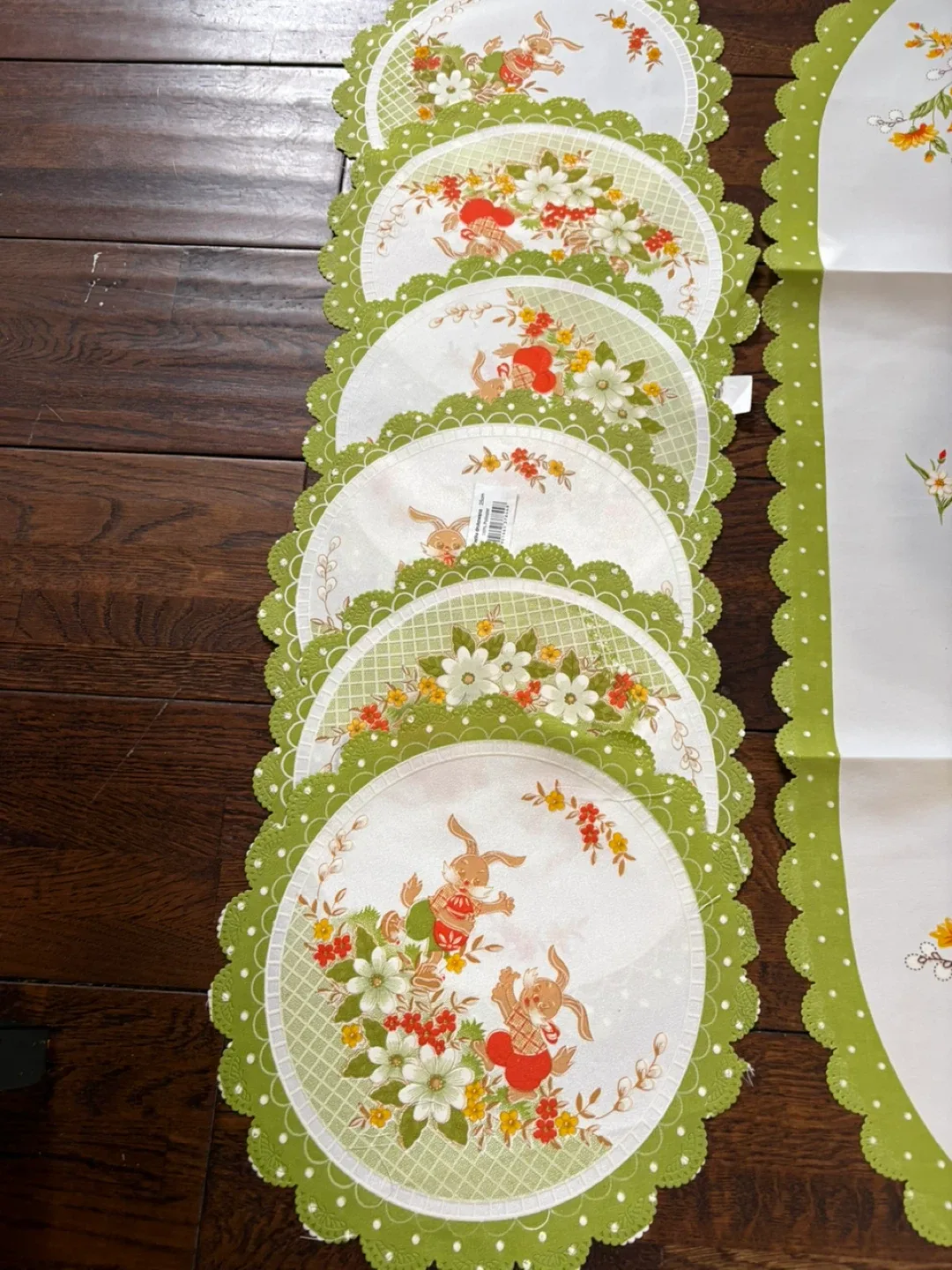 Easter/Spring Placemats & Table Runner Set image indicator(2)