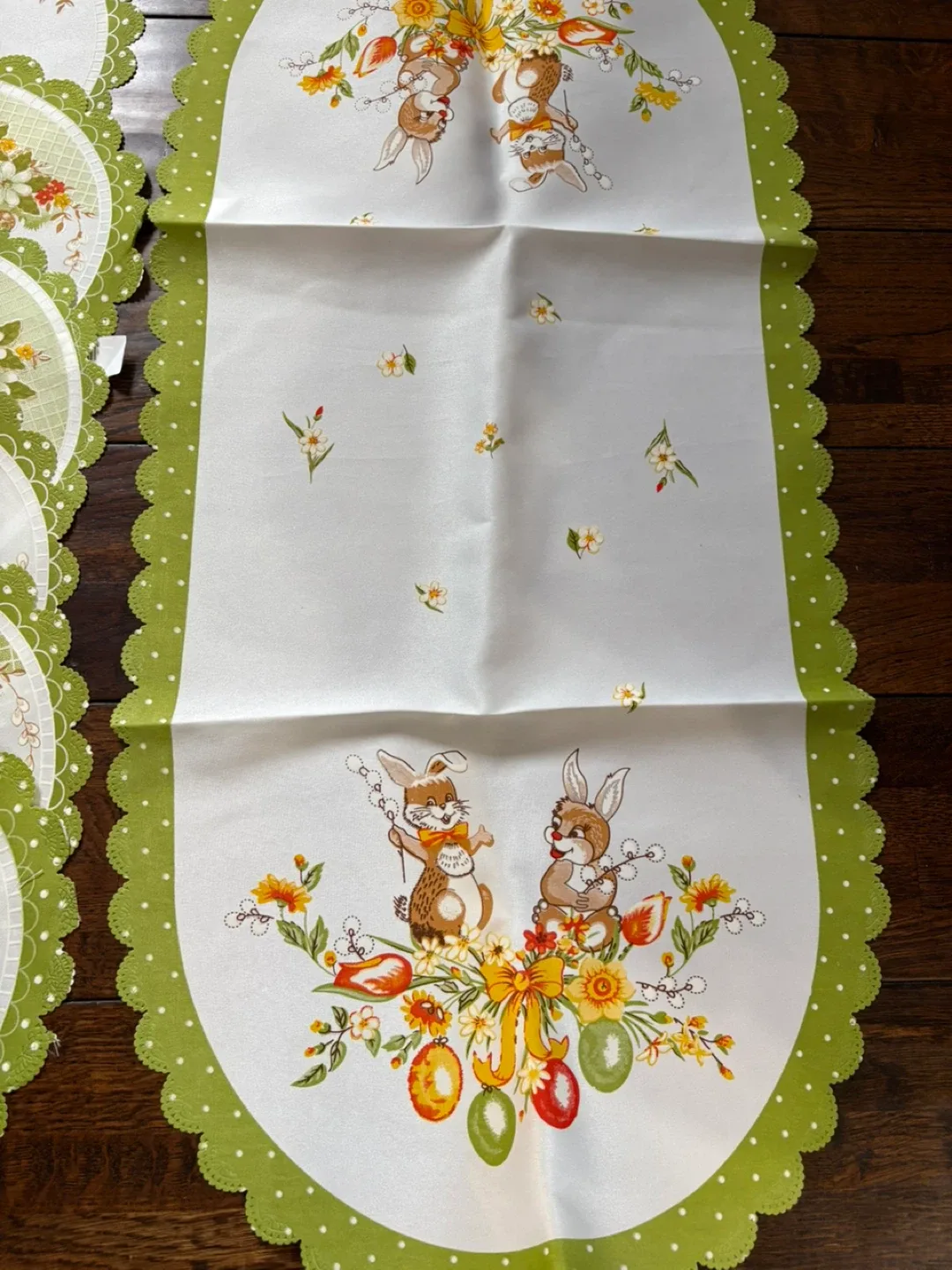 Easter/Spring Placemats & Table Runner Set image indicator(3)