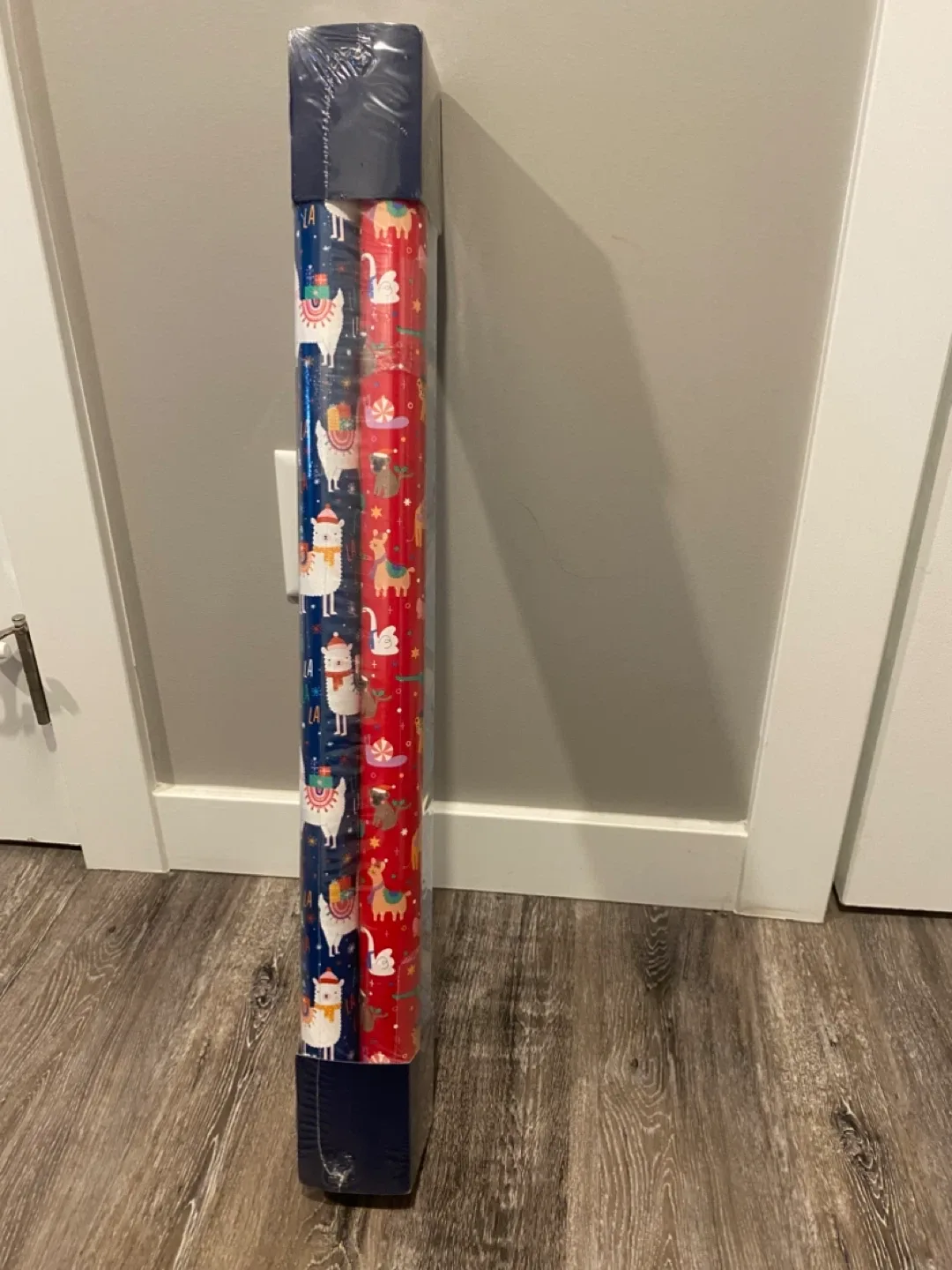 Tom Smith 4 Roll Gift Wrap - New image indicator(2)