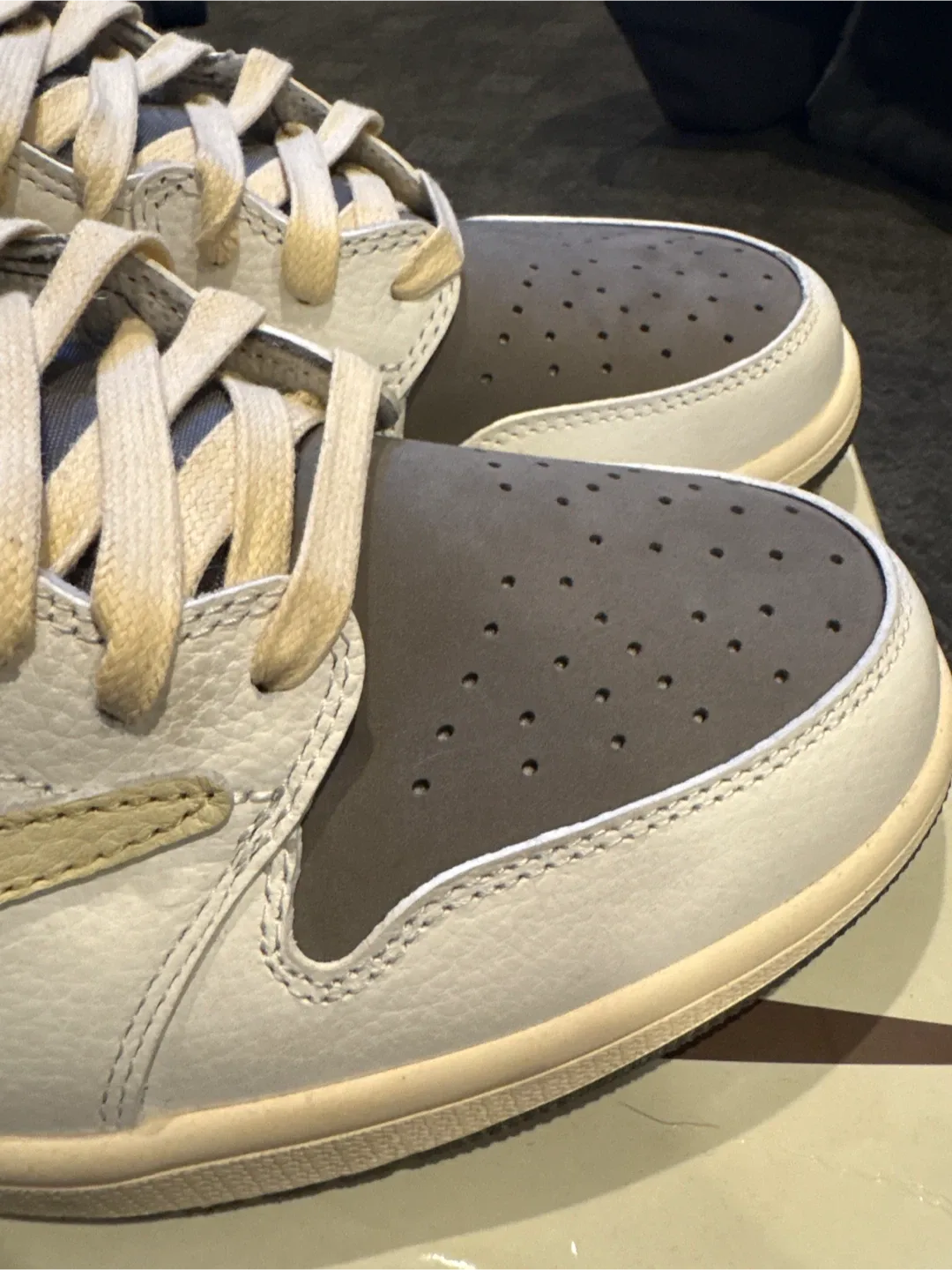 Nike Air Jordan 1 Low Travis Scott Reverse mochas image indicator(7)