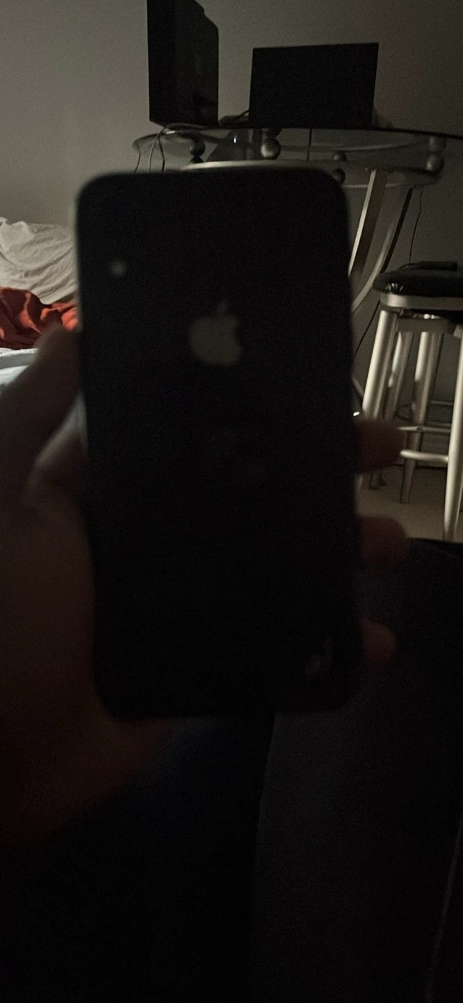 Cracked iphone xr - photo 2