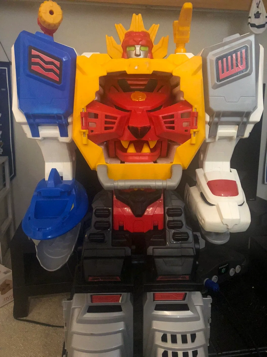 Power Rangers Wild Force Megazord Lion Robot Toy image indicator(2)
