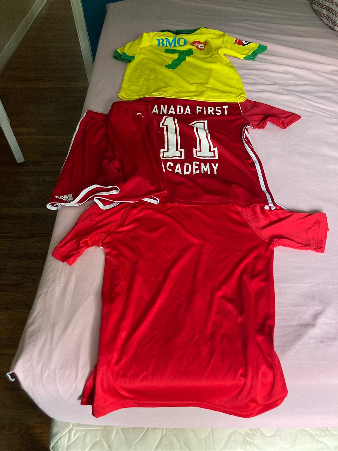 Soccer gear bundle image indicator(2)