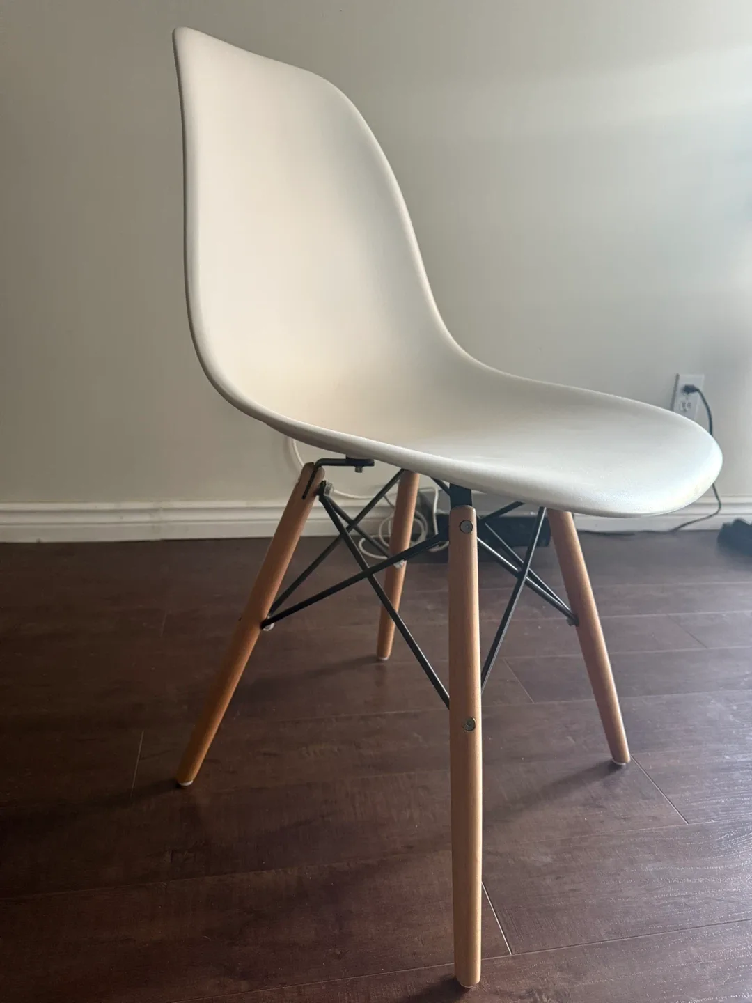 Moving out sale: White Dining Chair thumbnail