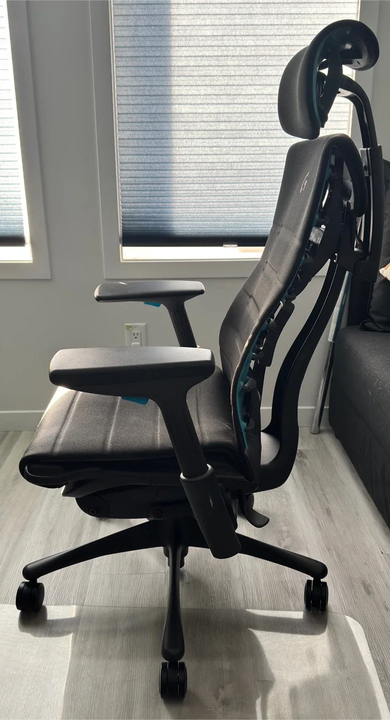 Herman Miller Embody Logitech Gaming Chair image indicator(2)