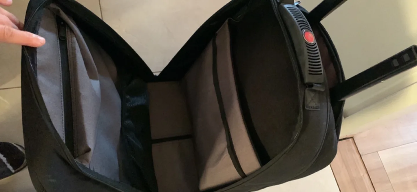 Black Wheeled Rolling bag image indicator(7)