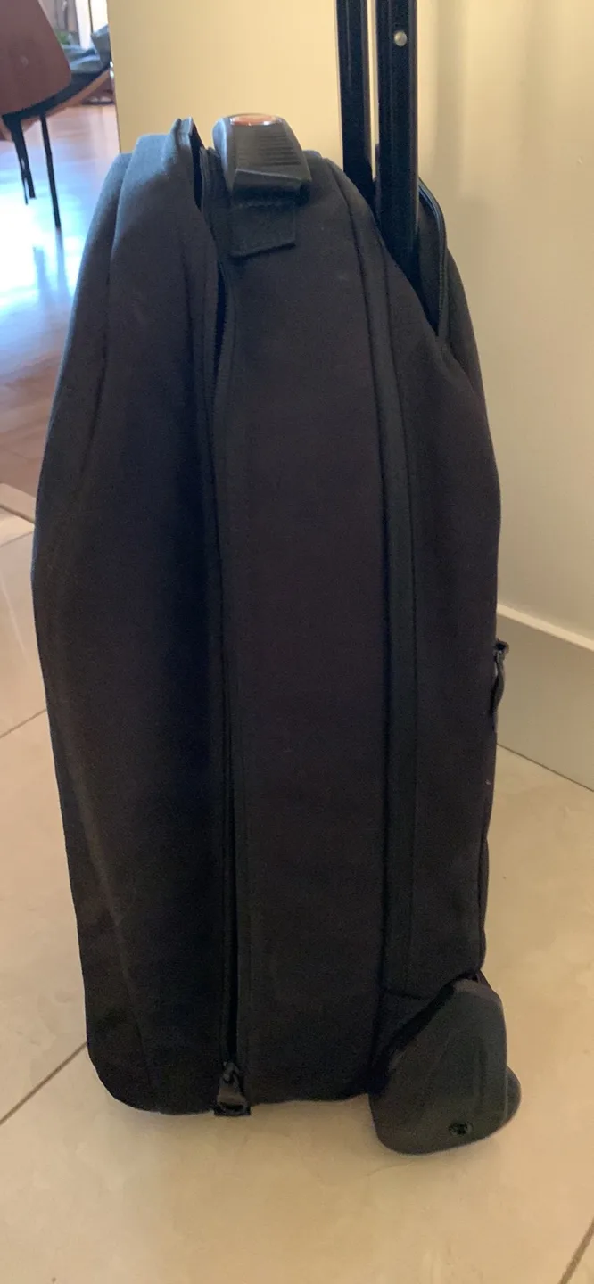 Black Wheeled Rolling bag image indicator(3)