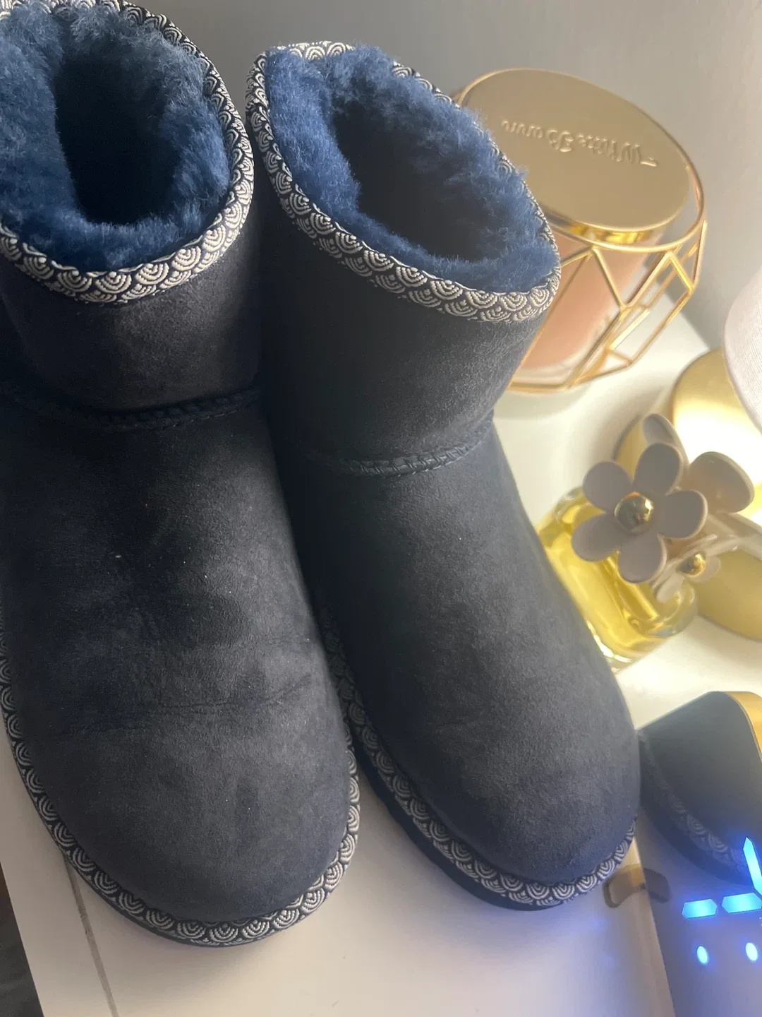 UGG Australia Women's Mini Bailey Button II Boot image indicator(3)