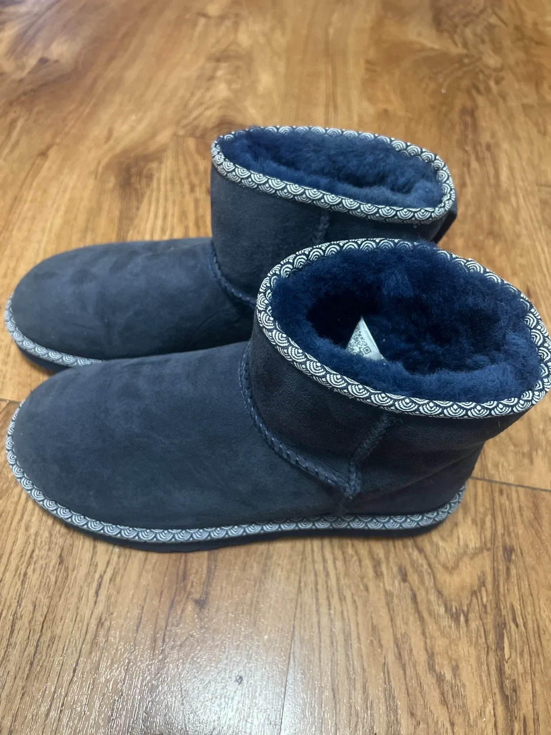 UGG Australia Women's Mini Bailey Button II Boot image indicator(2)