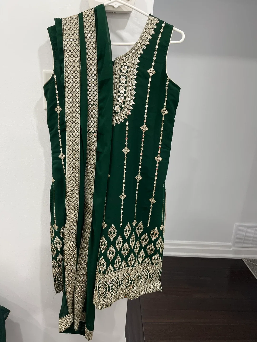 Green Shalwar Kameez Suit image indicator(3)