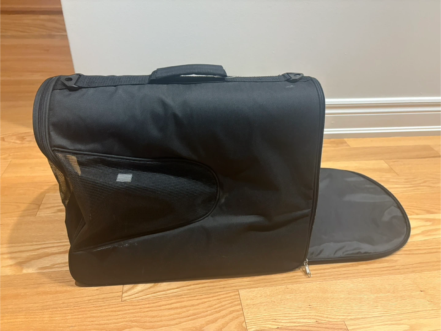 Black Pet Carrier - Like New! - photo 3