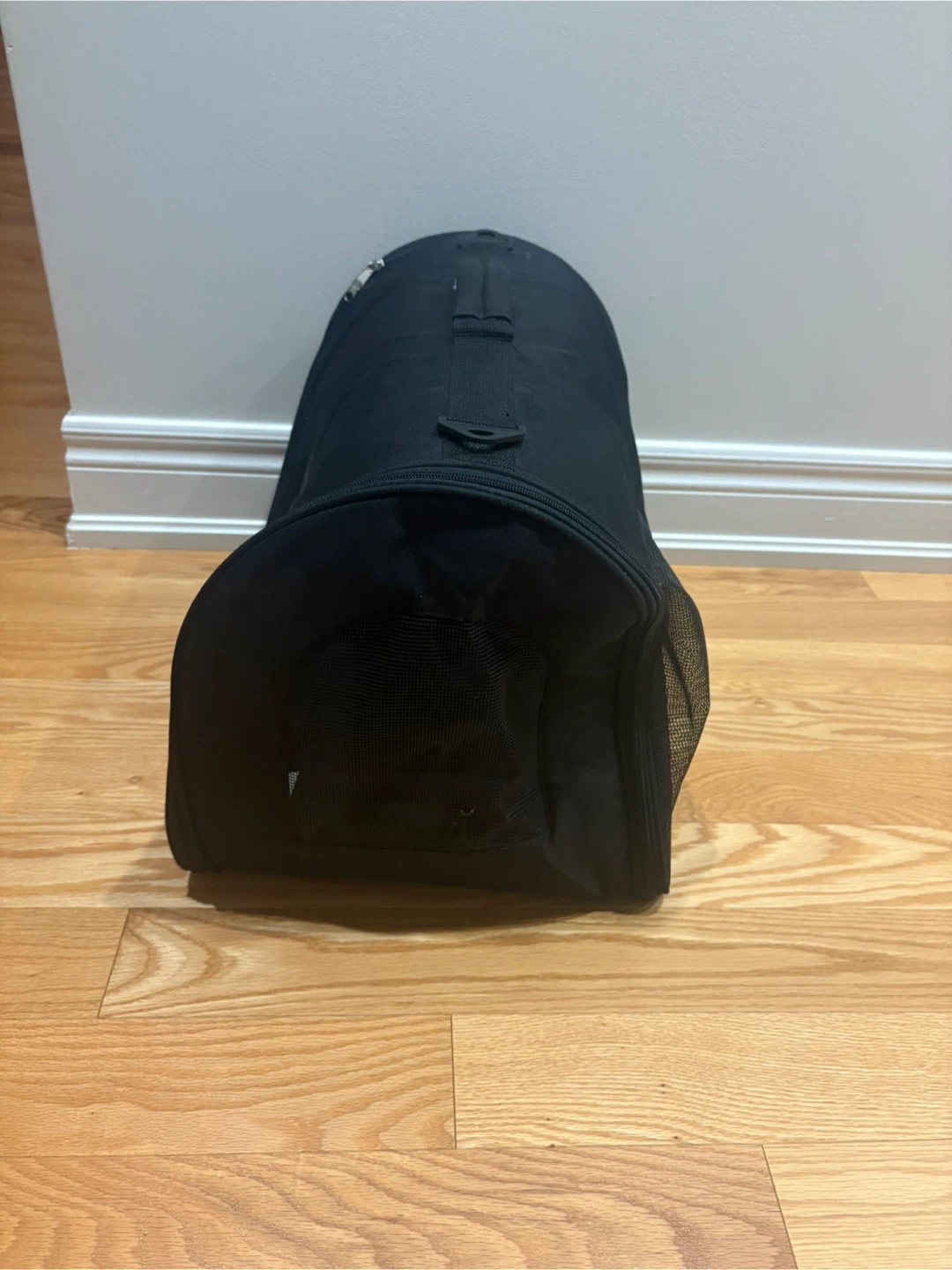 Black Pet Carrier - Like New! - photo 2