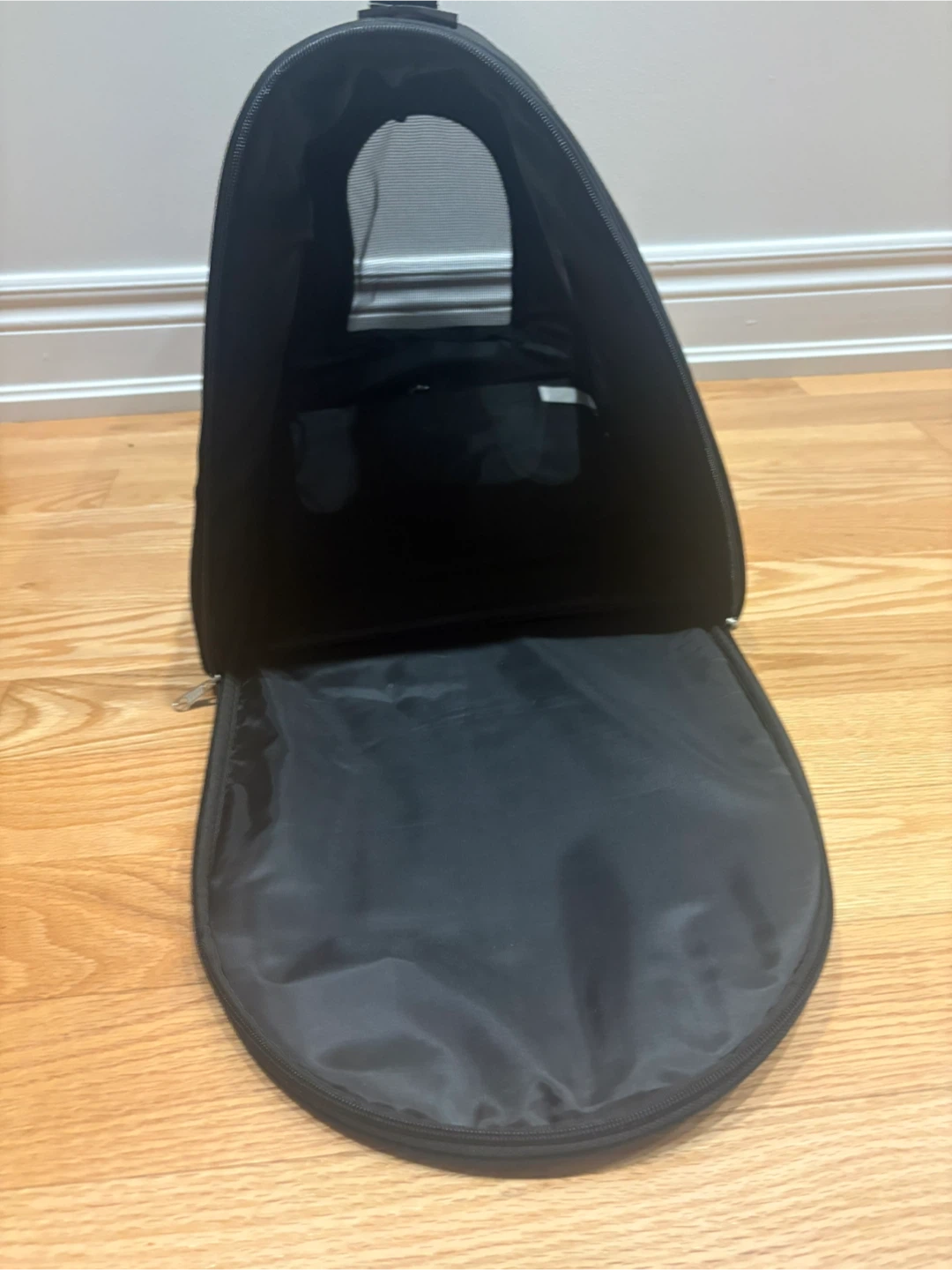 Black Pet Carrier - Like New! - photo 4