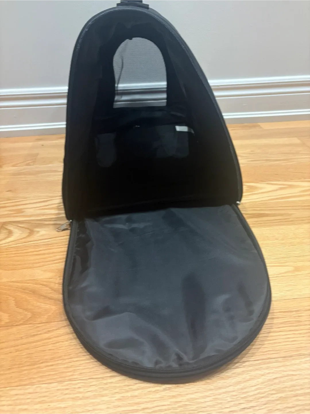 Black Pet Carrier - Like New! image indicator(4)