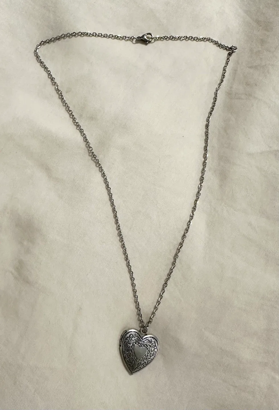 Silver Locket Necklace image indicator(4)