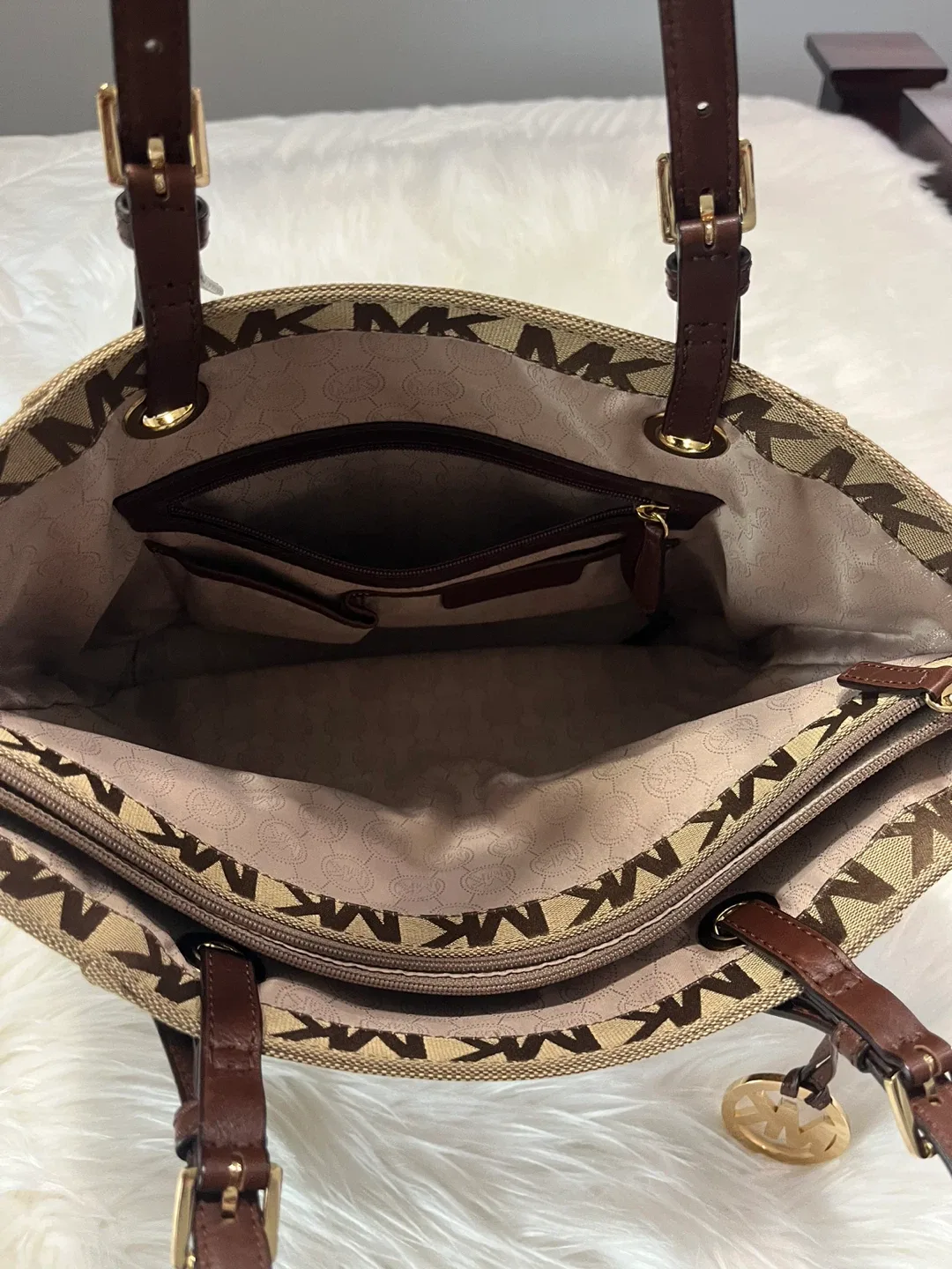 Michael Kors Tote Bag image indicator(3)