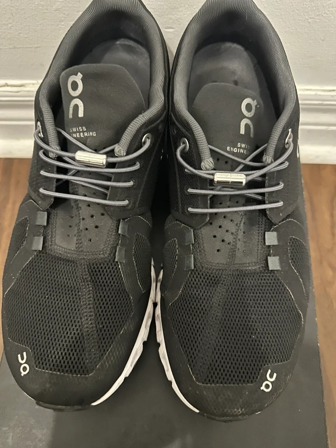 On Cloud Black/White Running Shoes - US 9 image indicator(5)