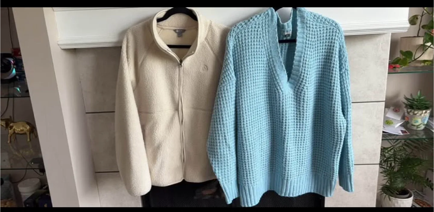 Light Blue V-Neck Sweater image indicator(3)