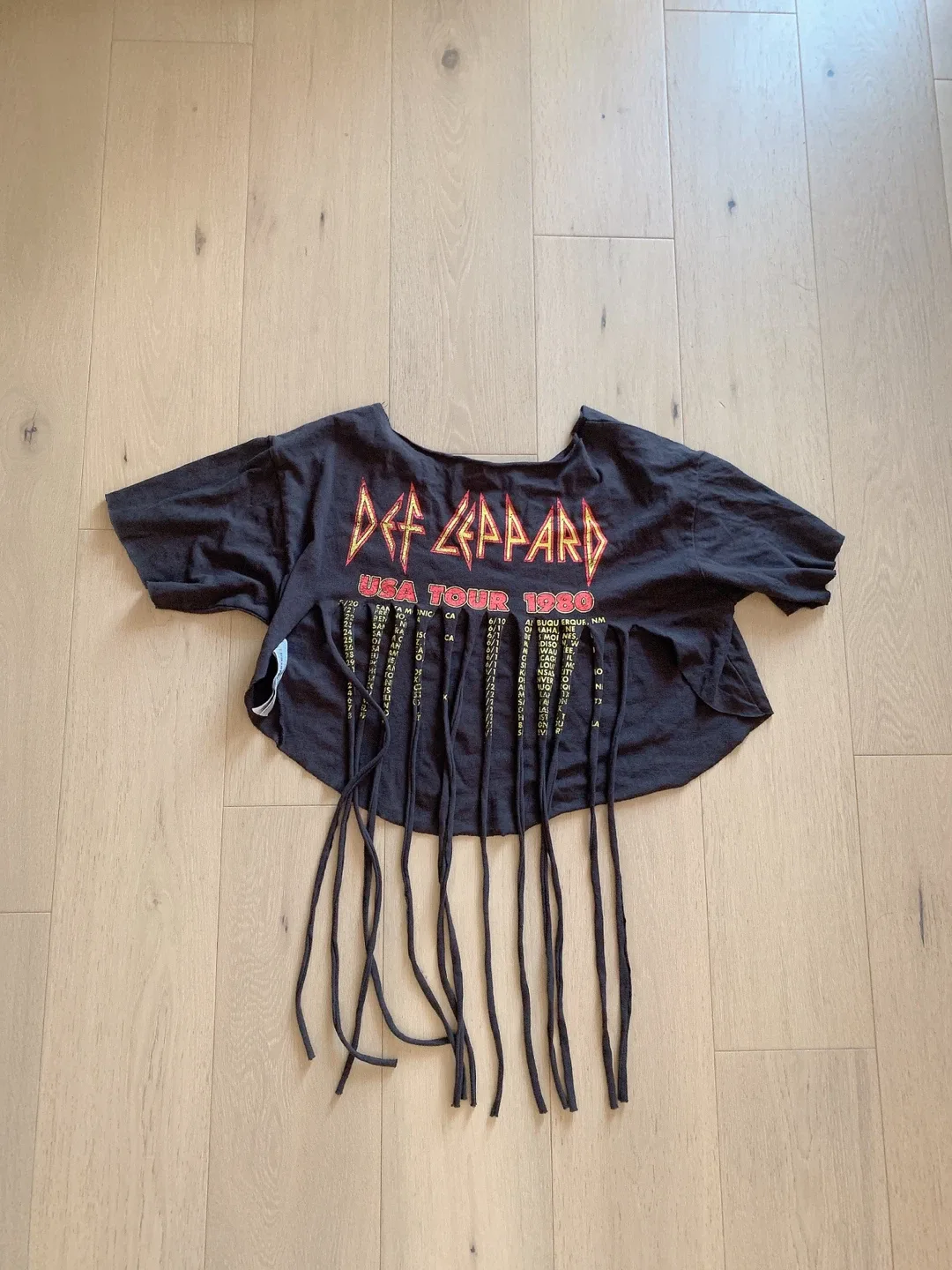 F21 Def Leppard Graphic Crop Top - Size Small image indicator(6)