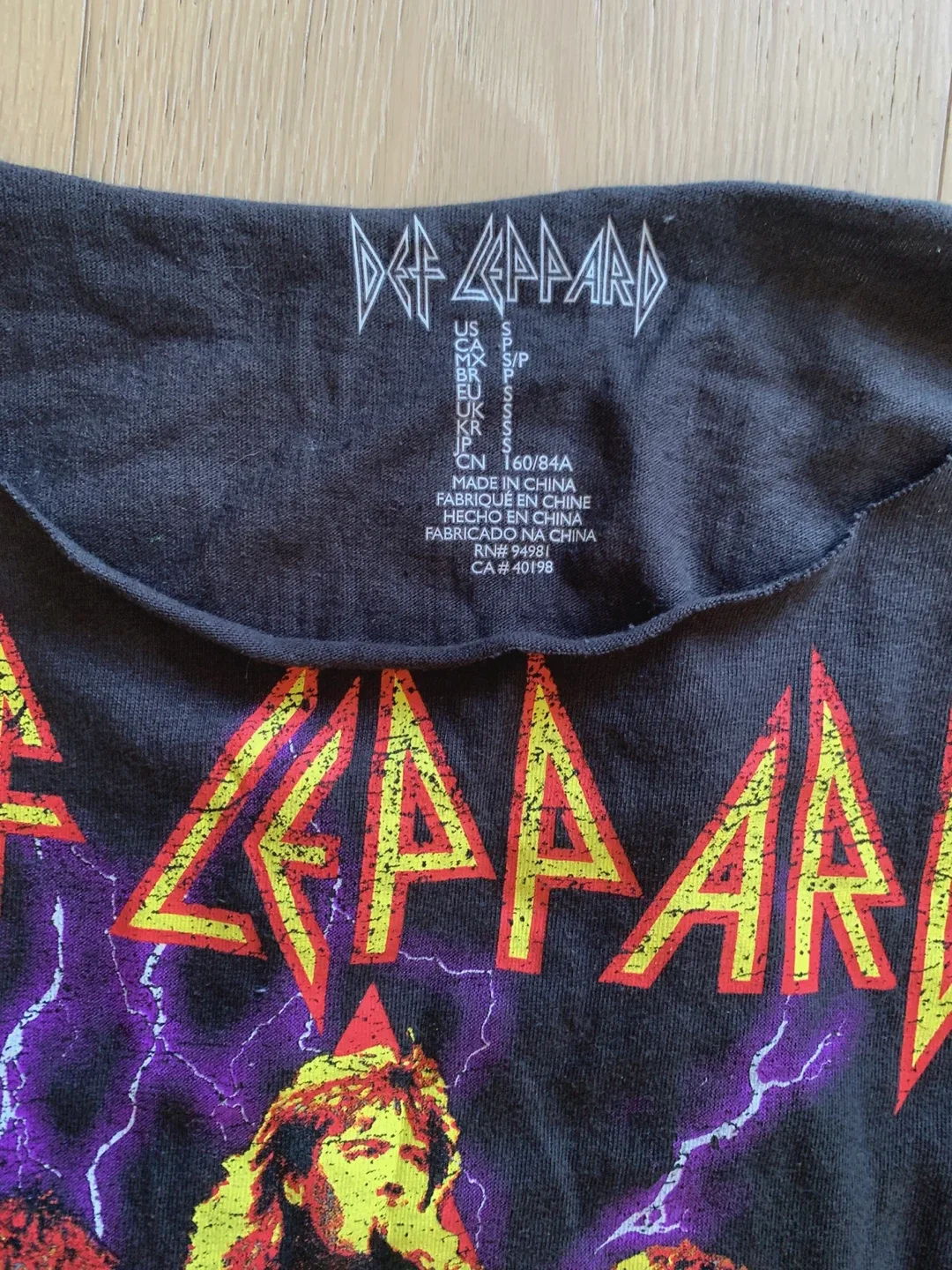F21 Def Leppard Graphic Crop Top - Size Small image indicator(5)