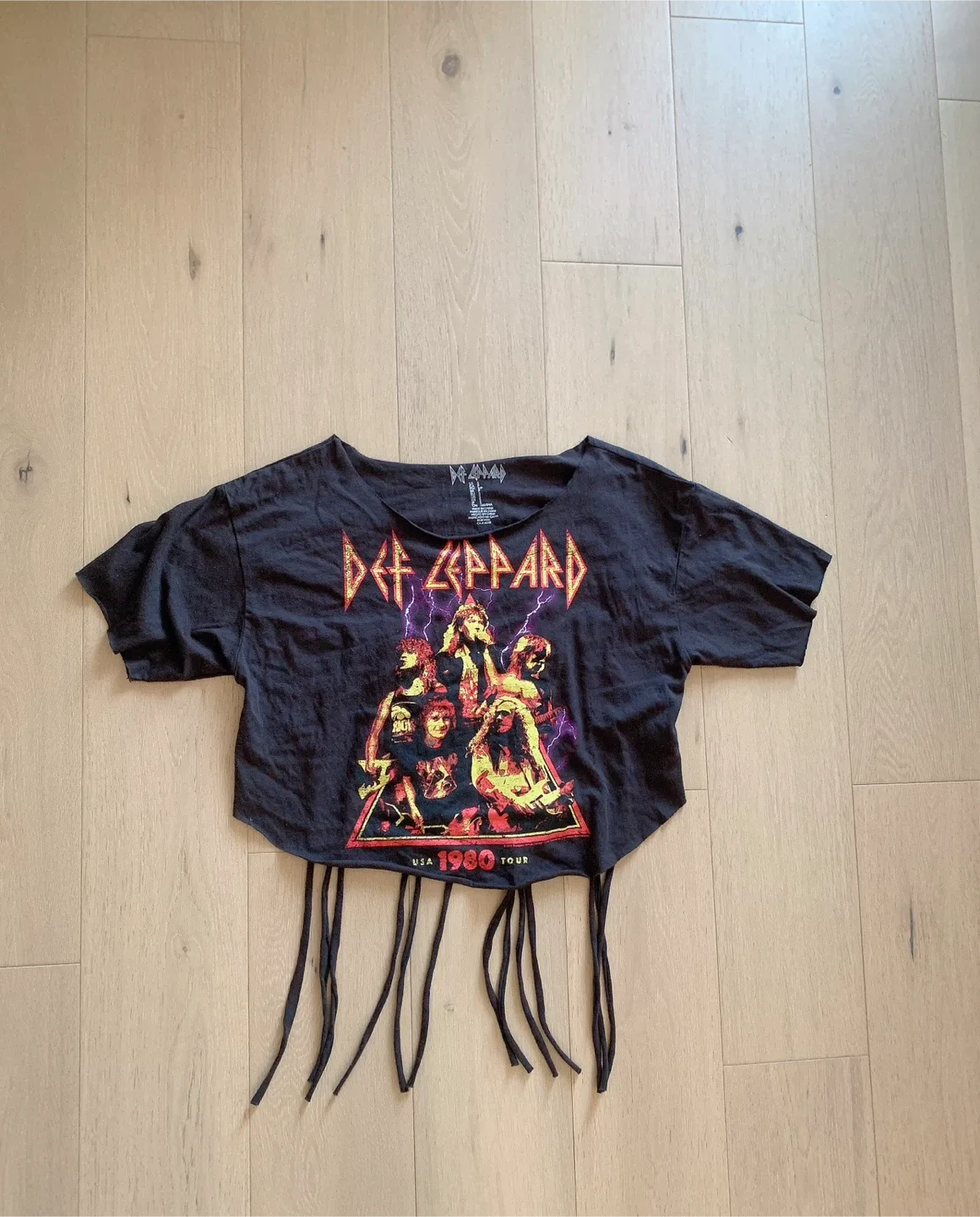 F21 Def Leppard Graphic Crop Top - Size Small image indicator(3)