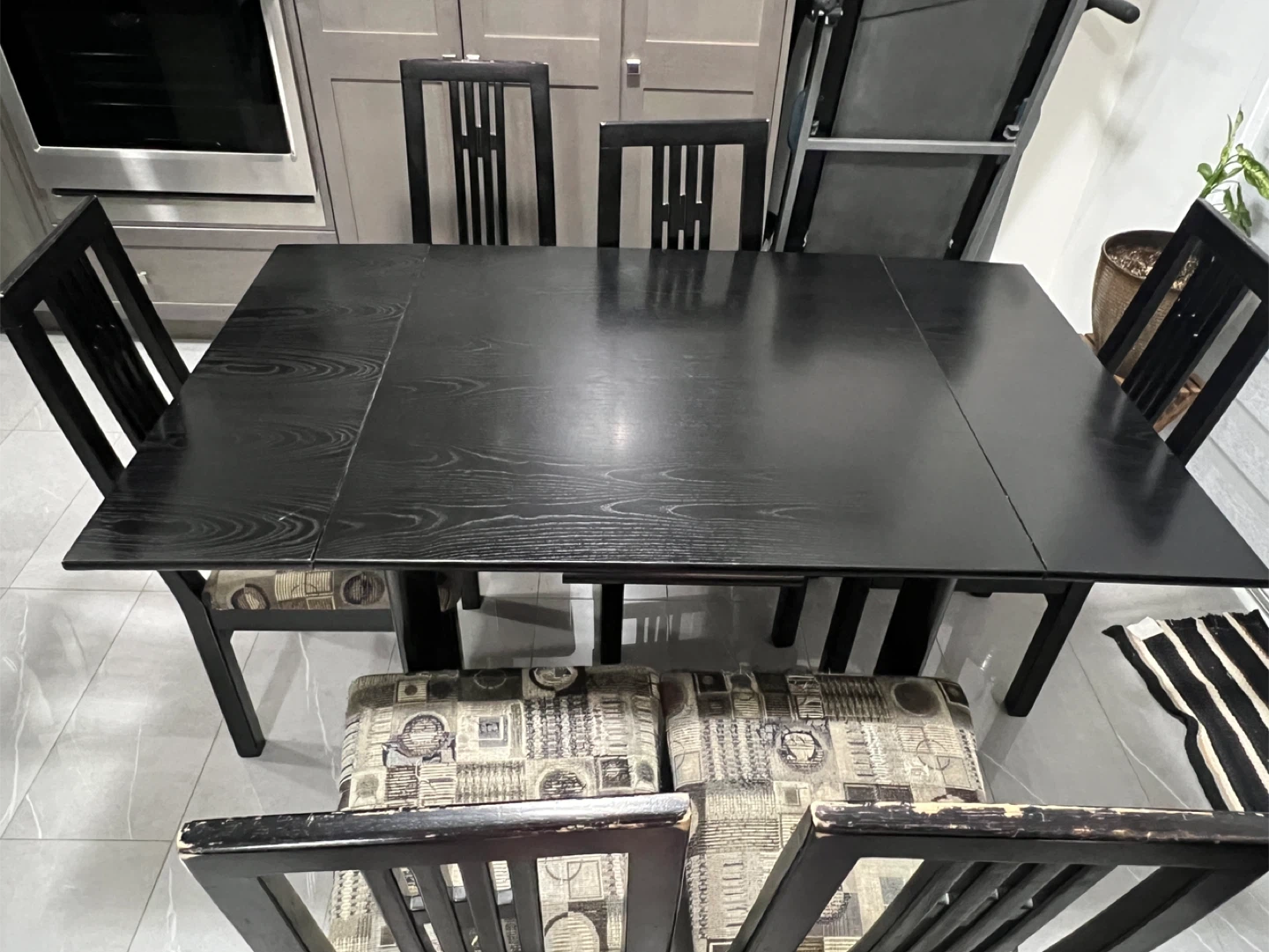 Black Extendable Dining Table with 6 Chairs. - photo 2