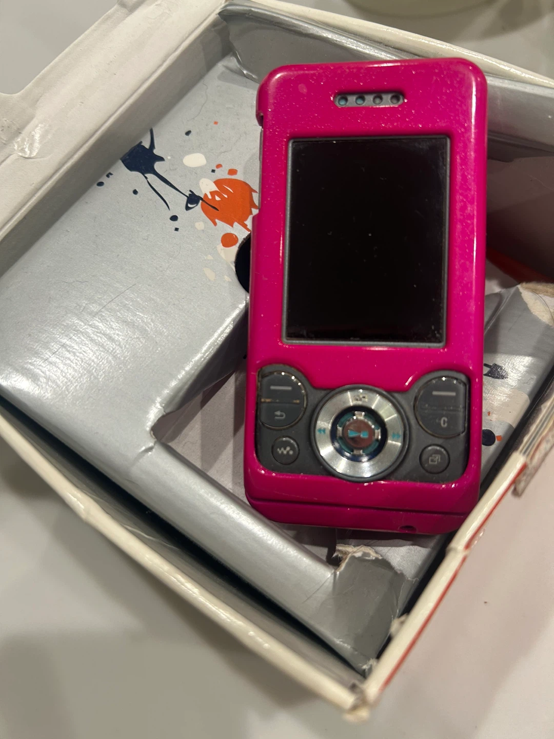 Sony Ericsson W810i Pink Cellphone rare find
