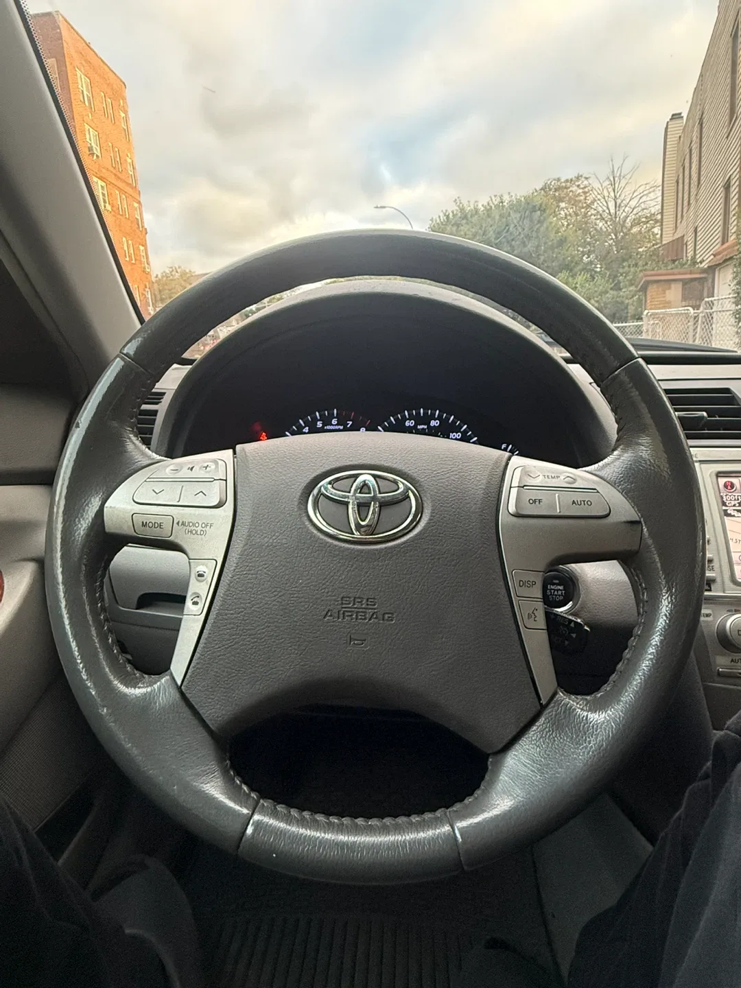 2010 TOYOTA CAMRY XLE Sedan 4D image indicator(3)