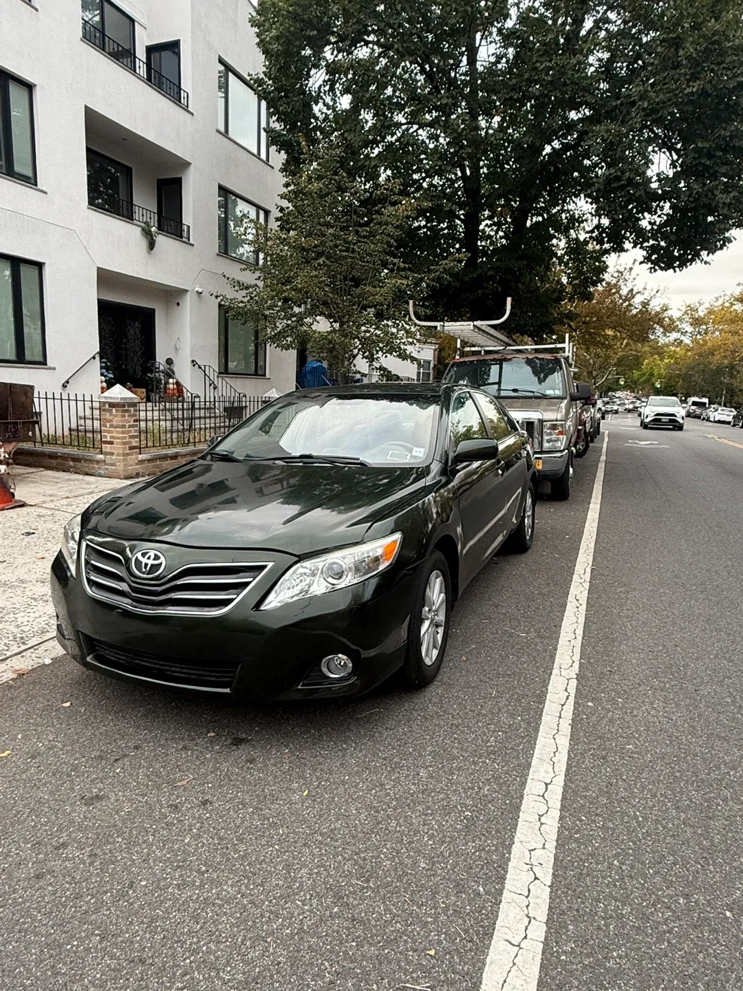 2010 TOYOTA CAMRY XLE Sedan 4D thumbnail