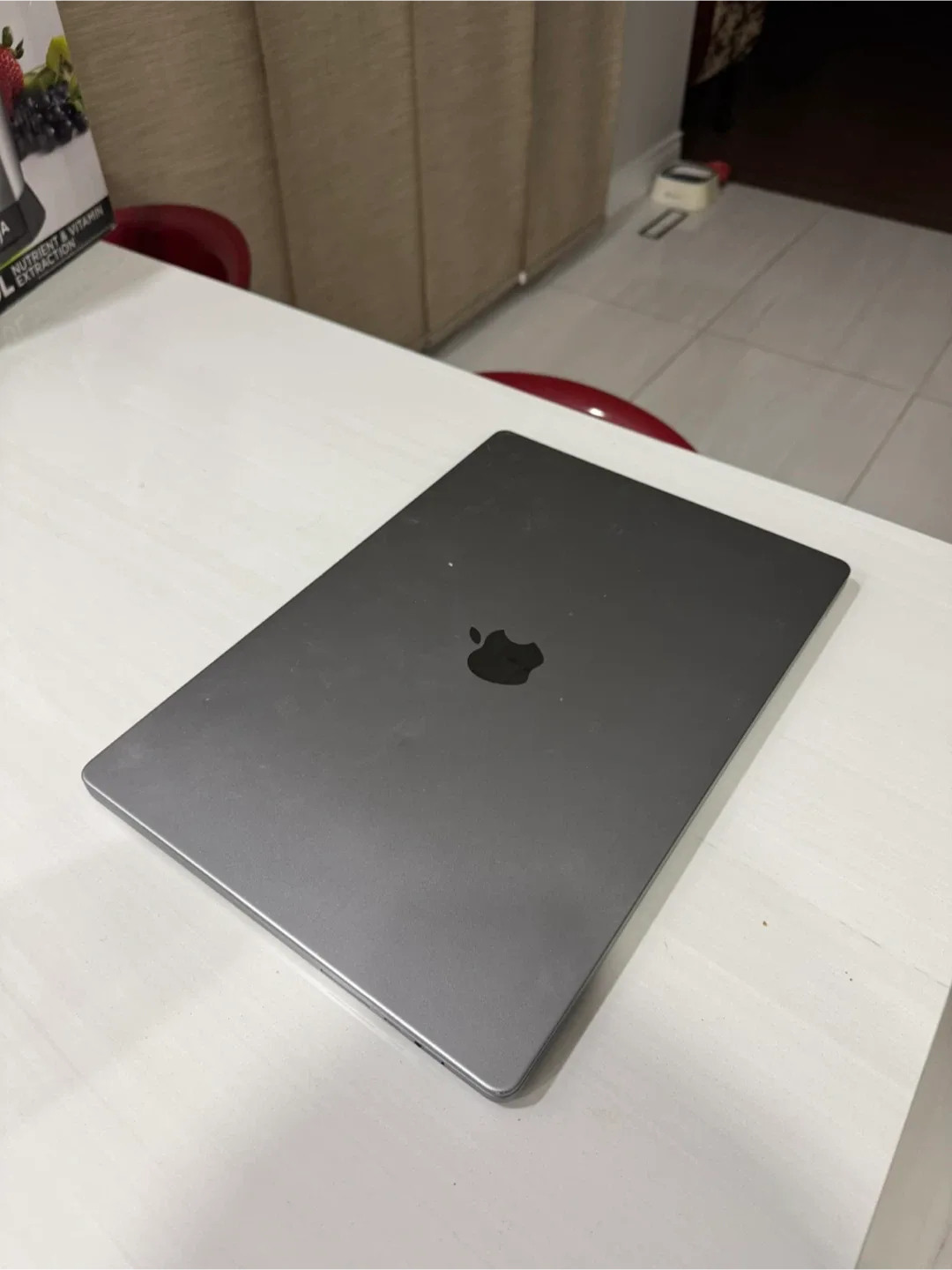 MacBook Pro 16-inch, Apple M1 Pro, 16GB RAM image indicator(5)