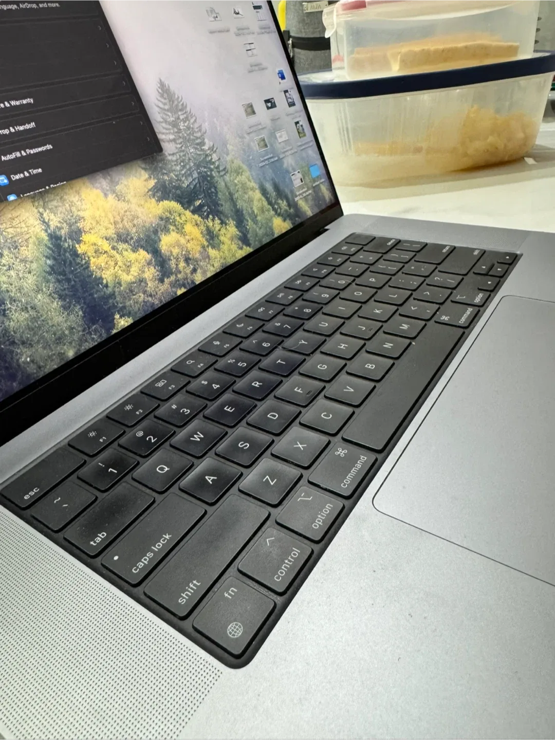 MacBook Pro 16-inch, Apple M1 Pro, 16GB RAM image indicator(2)