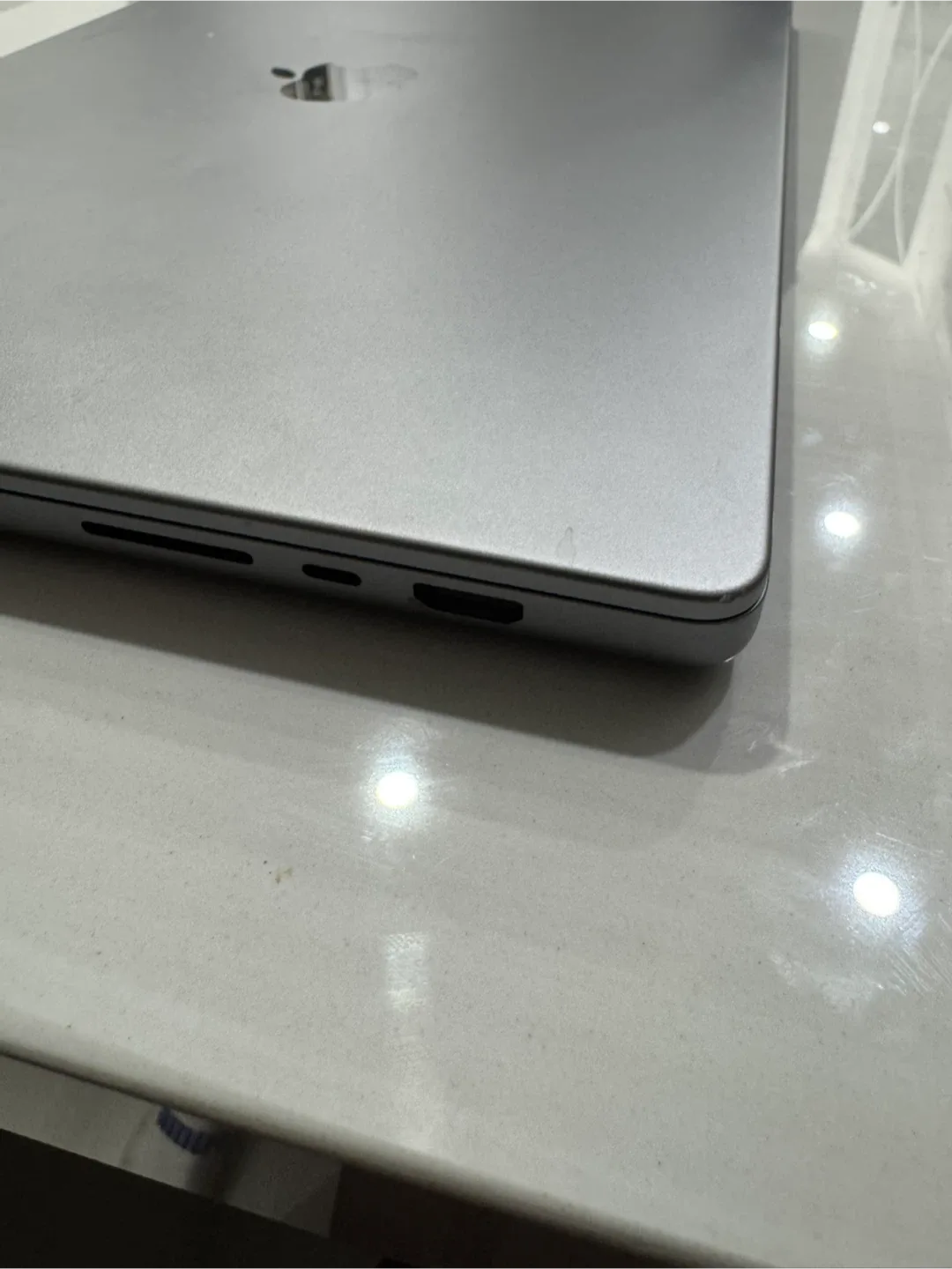 MacBook Pro 16-inch, Apple M1 Pro, 16GB RAM image indicator(8)