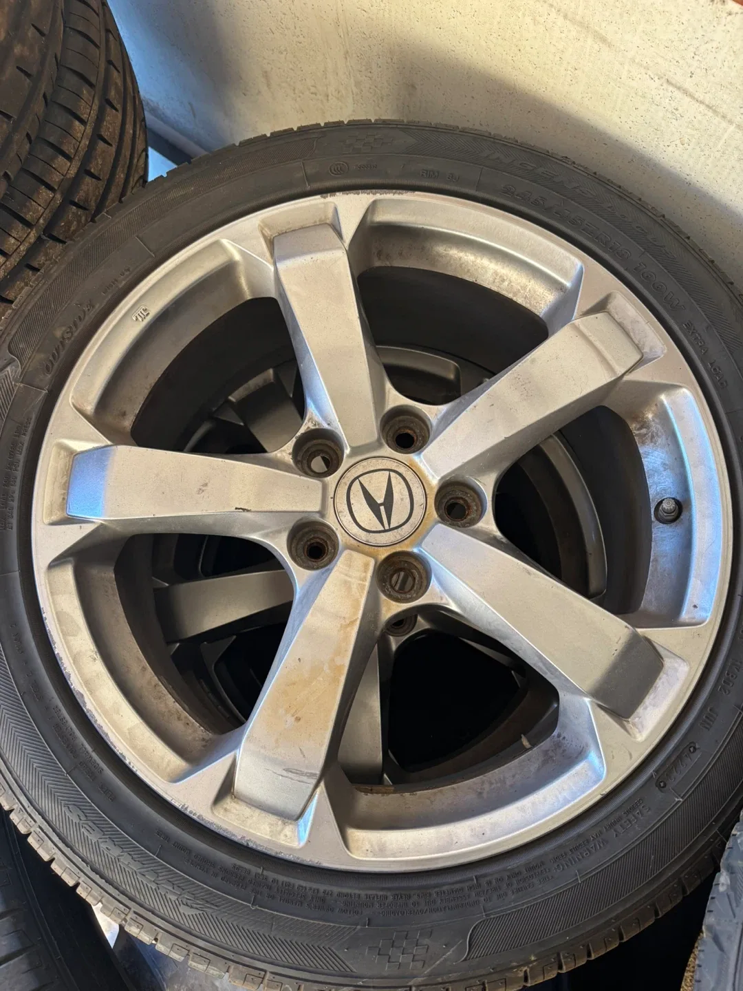 18” Acura TL rims 5x120 64.1 Centre bore image indicator(2)