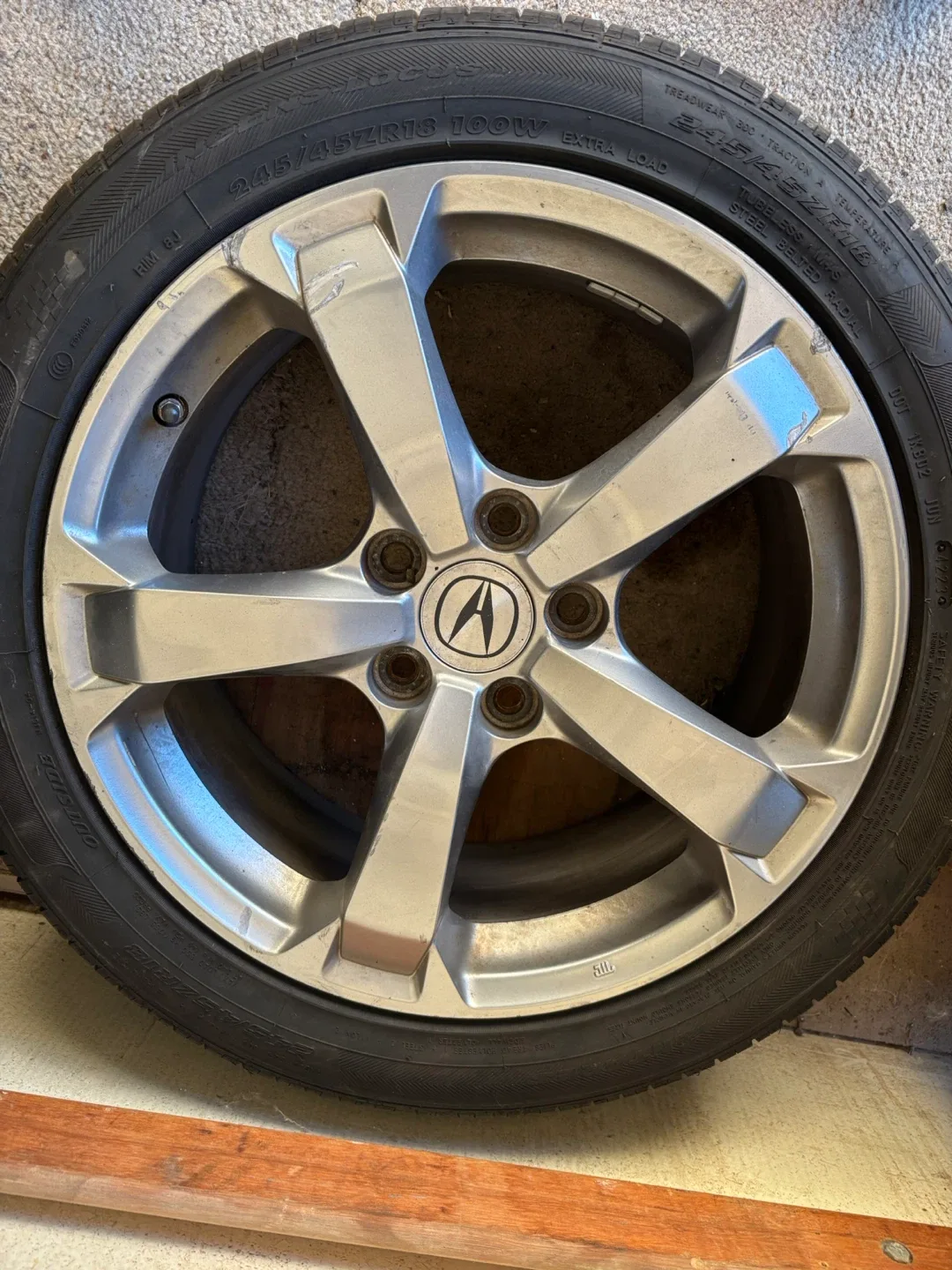 18” Acura TL rims 5x120 64.1 Centre bore image indicator(4)