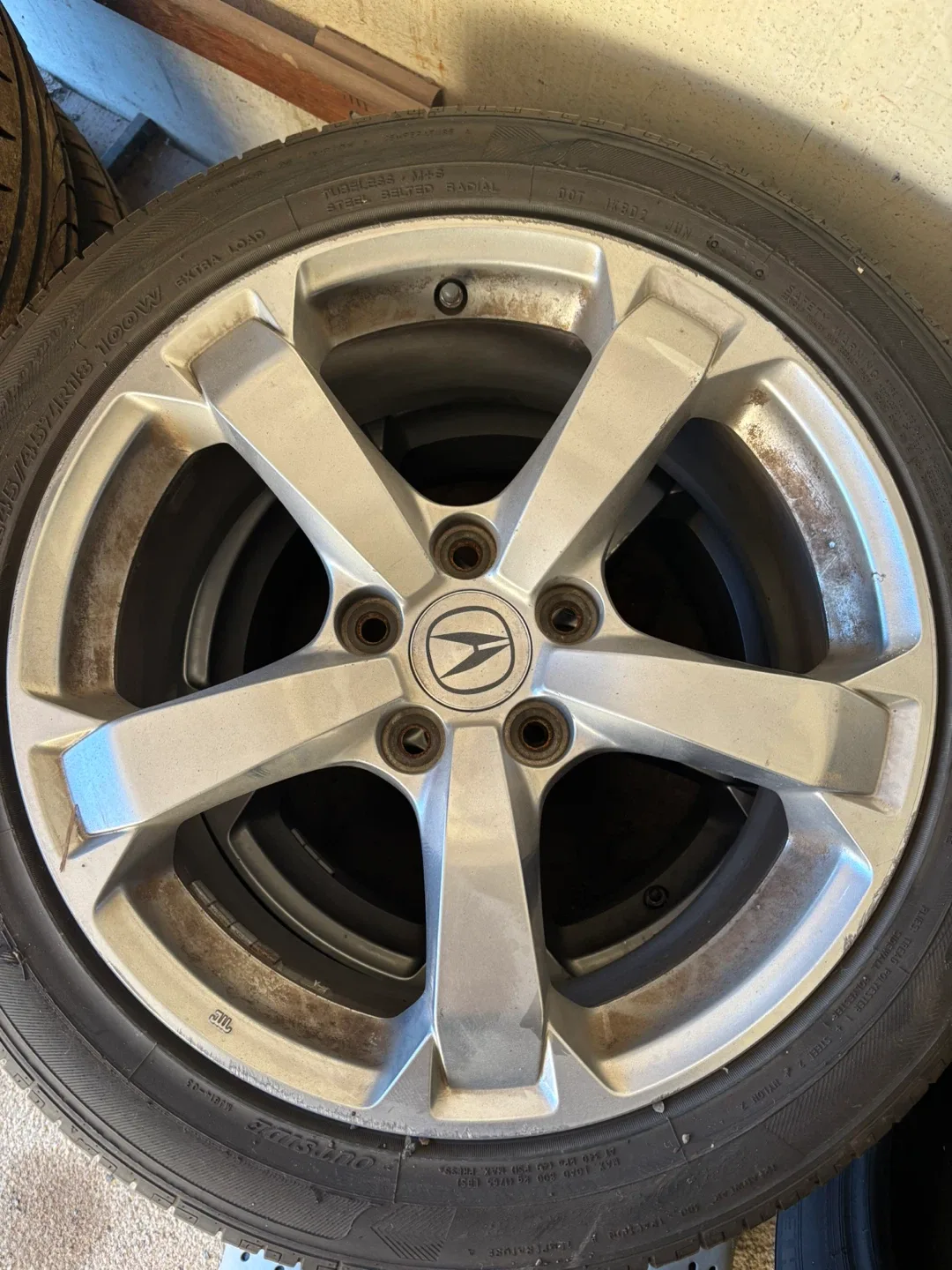 18” Acura TL rims 5x120 64.1 Centre bore image indicator(3)