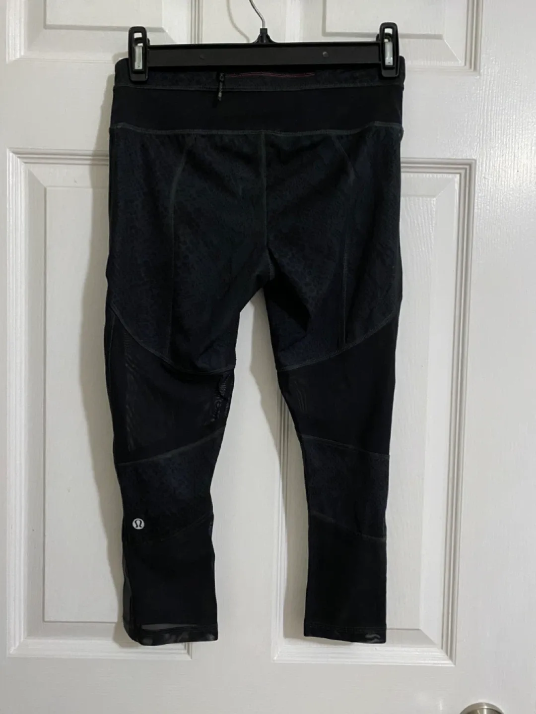 ⬇️CLOSET CLEAROUT - Lululemon capris Size 4 image indicator(2)