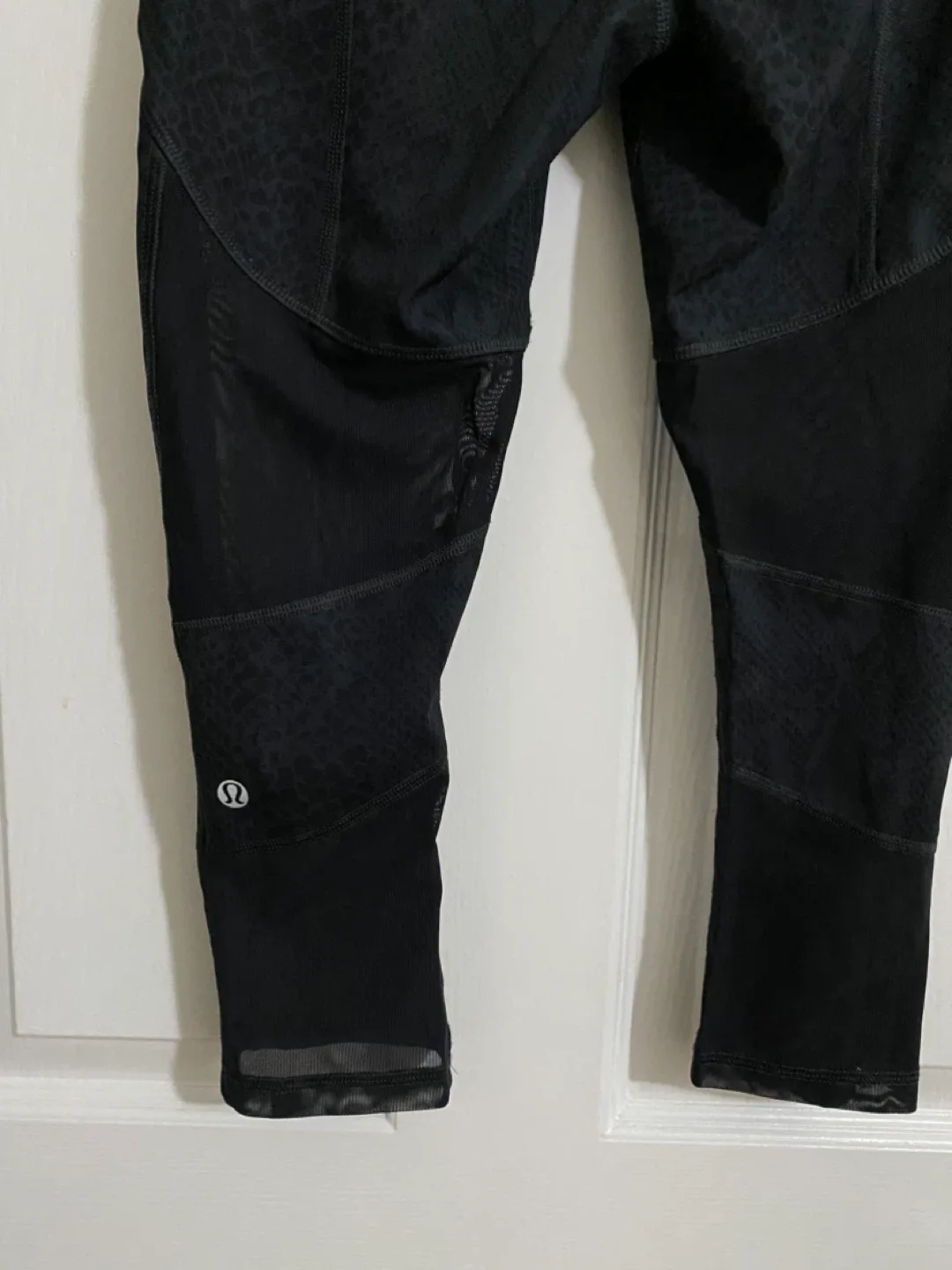 ⬇️CLOSET CLEAROUT - Lululemon capris Size 4 image indicator(3)