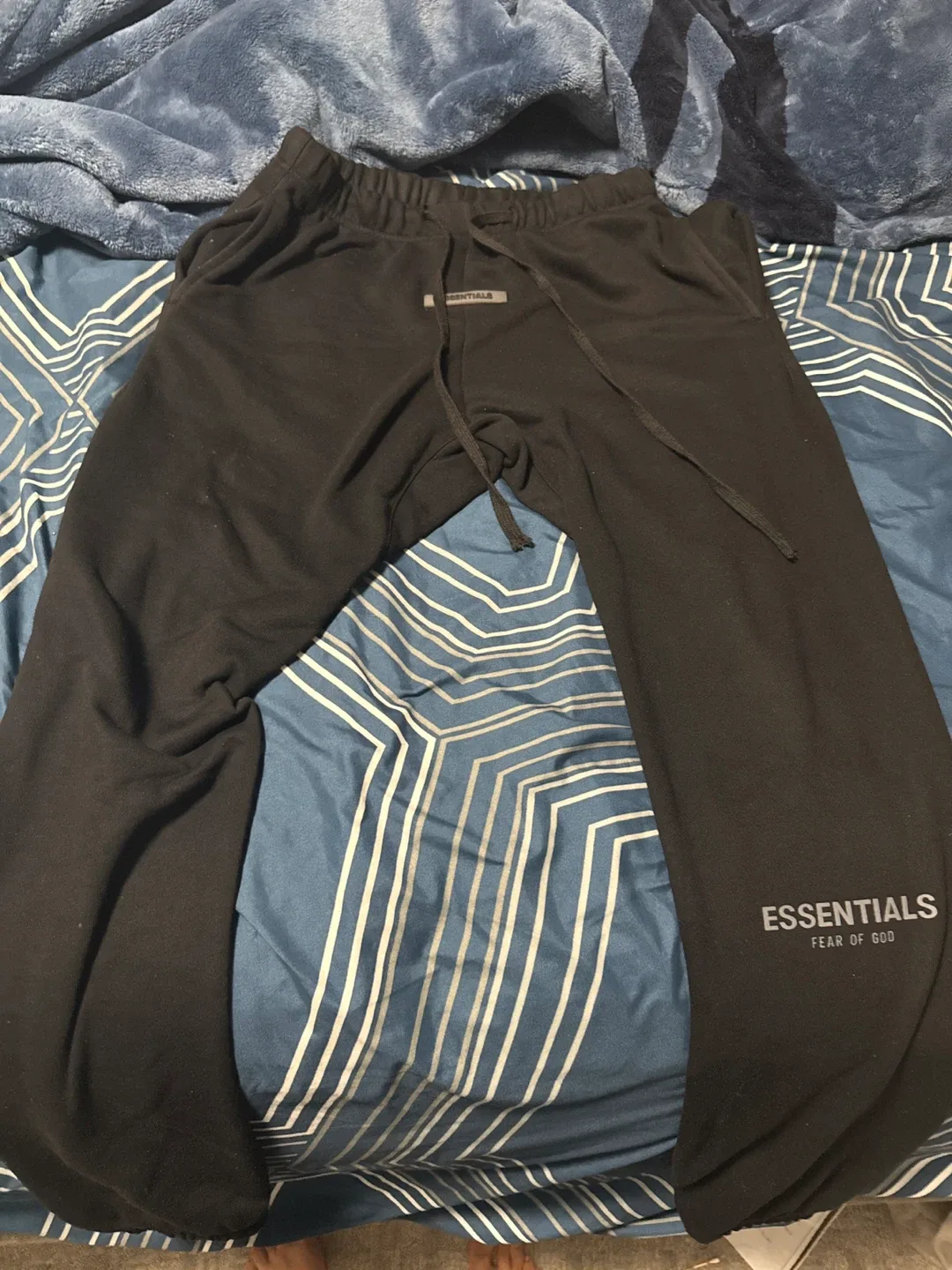 Essentials Fear of God Black Sweatpants image indicator(2)
