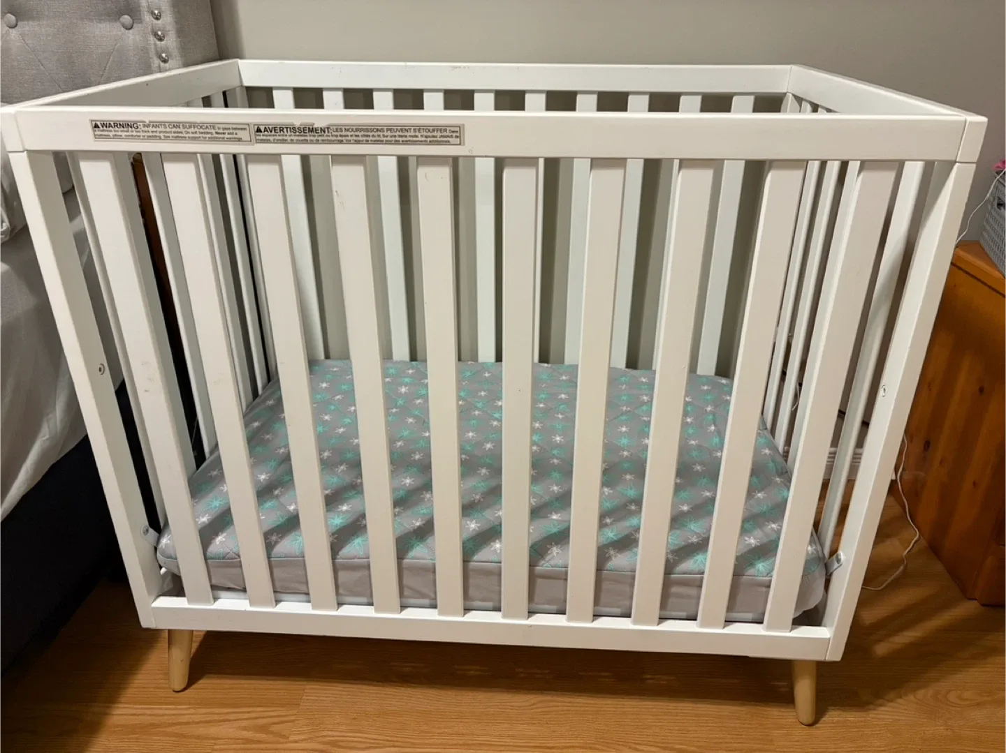 White Baby mini Crib thumbnail