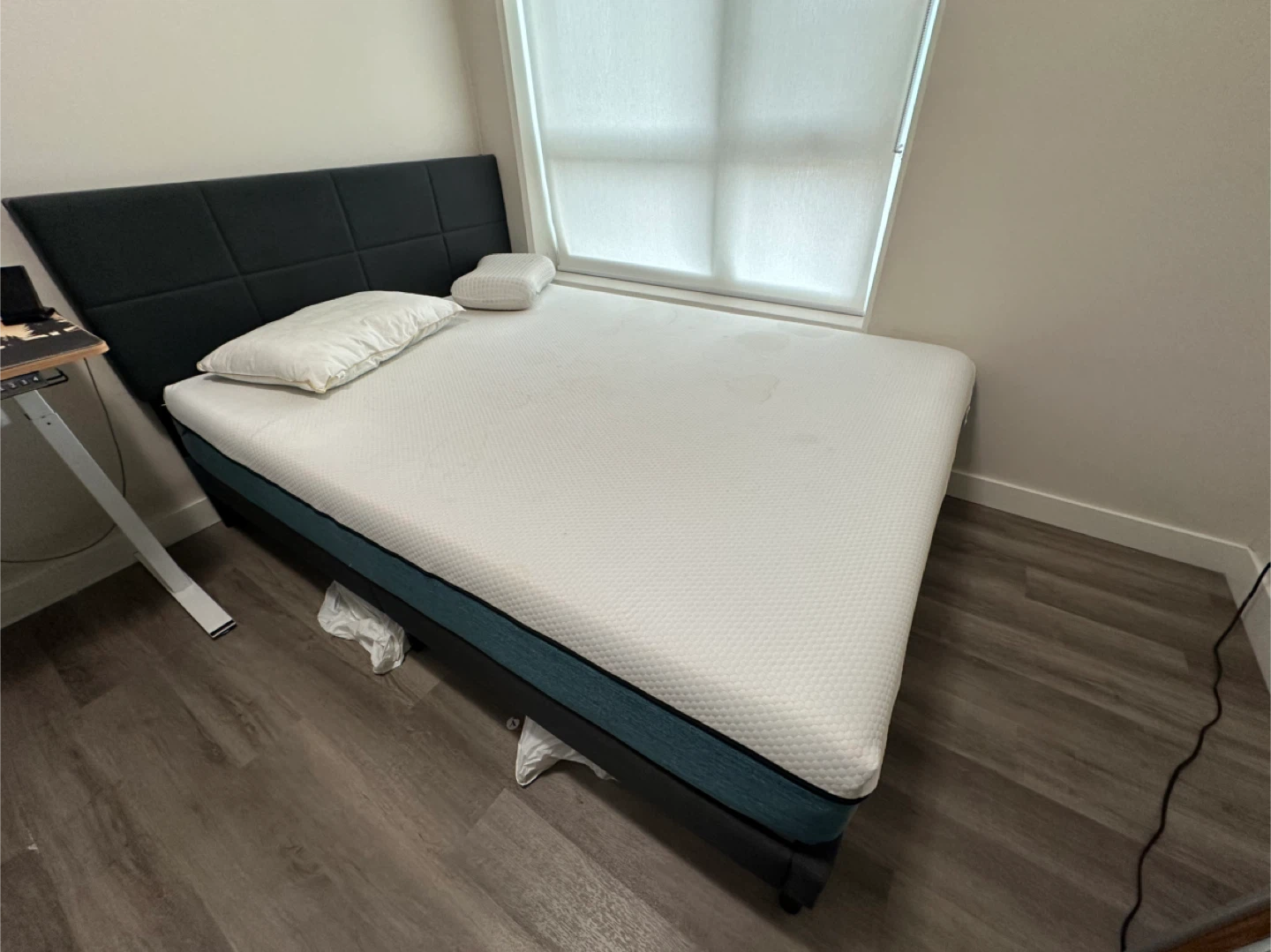 Queen Size Bed Frame with Headboard and Mattress - photo 2