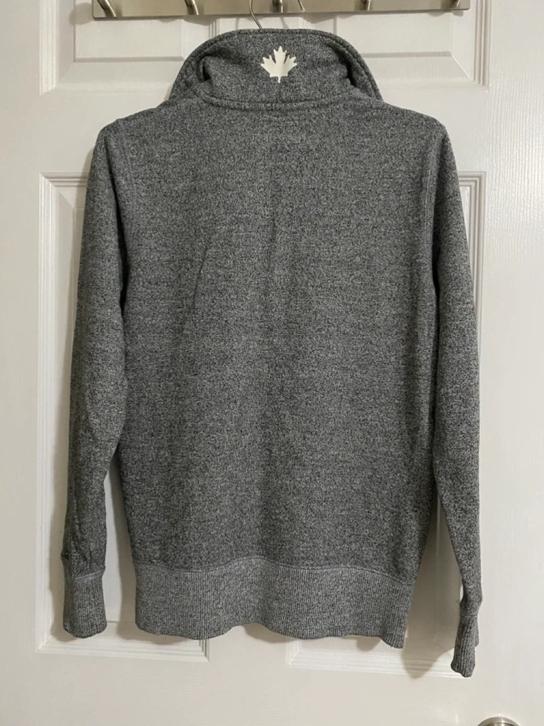 ⬇️ CLOSET CLEAROUT - Roots Canada XS Pullover image indicator(2)