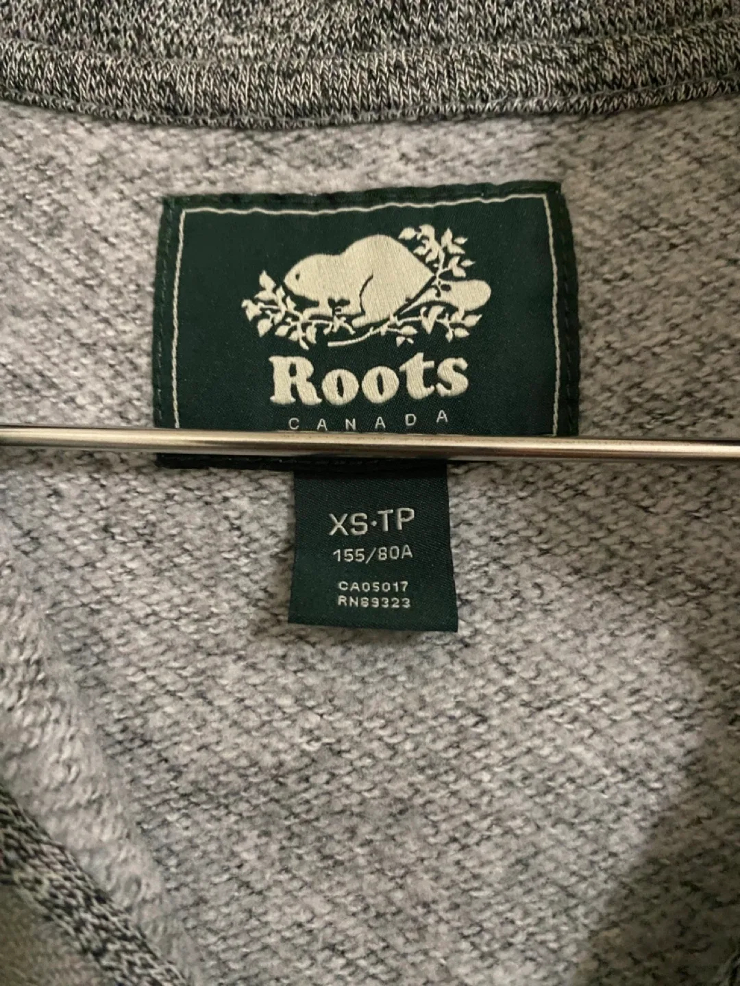 ⬇️ CLOSET CLEAROUT - Roots Canada XS Pullover image indicator(3)