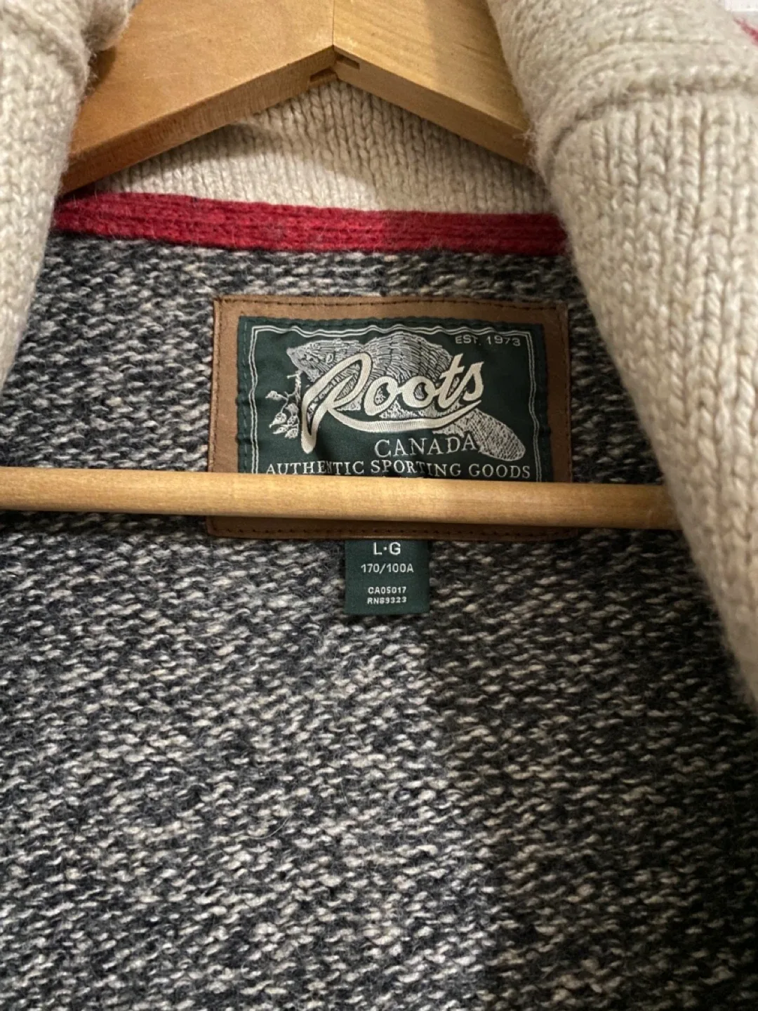 ⬇️CLOSET CLEAROUT - Roots Cardigan - Size L image indicator(3)